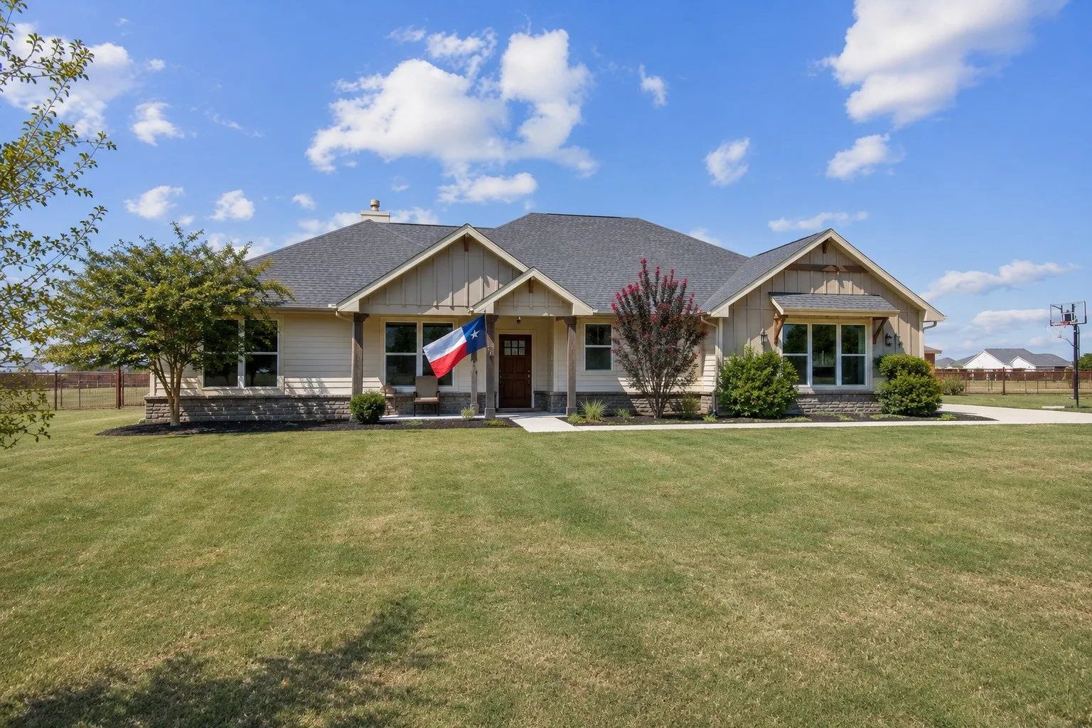 Single Family Residence For Sale in Kaufman County , 8382 Abner Road, Oak Ridge, Texas 75161, 3 Bedroom, 2 Bathroom, 2 Garage spaces, 2,037 Sqft, built in 2020, mls#21348534, Real Estate Agent in Oak Ridge, Homes For Sale in Kaufman county, Homes For Sale in Oak Ridge, Realtor in Oak Ridge Texas, Real Estate Brokerage Independent Realty Texas, Luminita Cordes Realtor