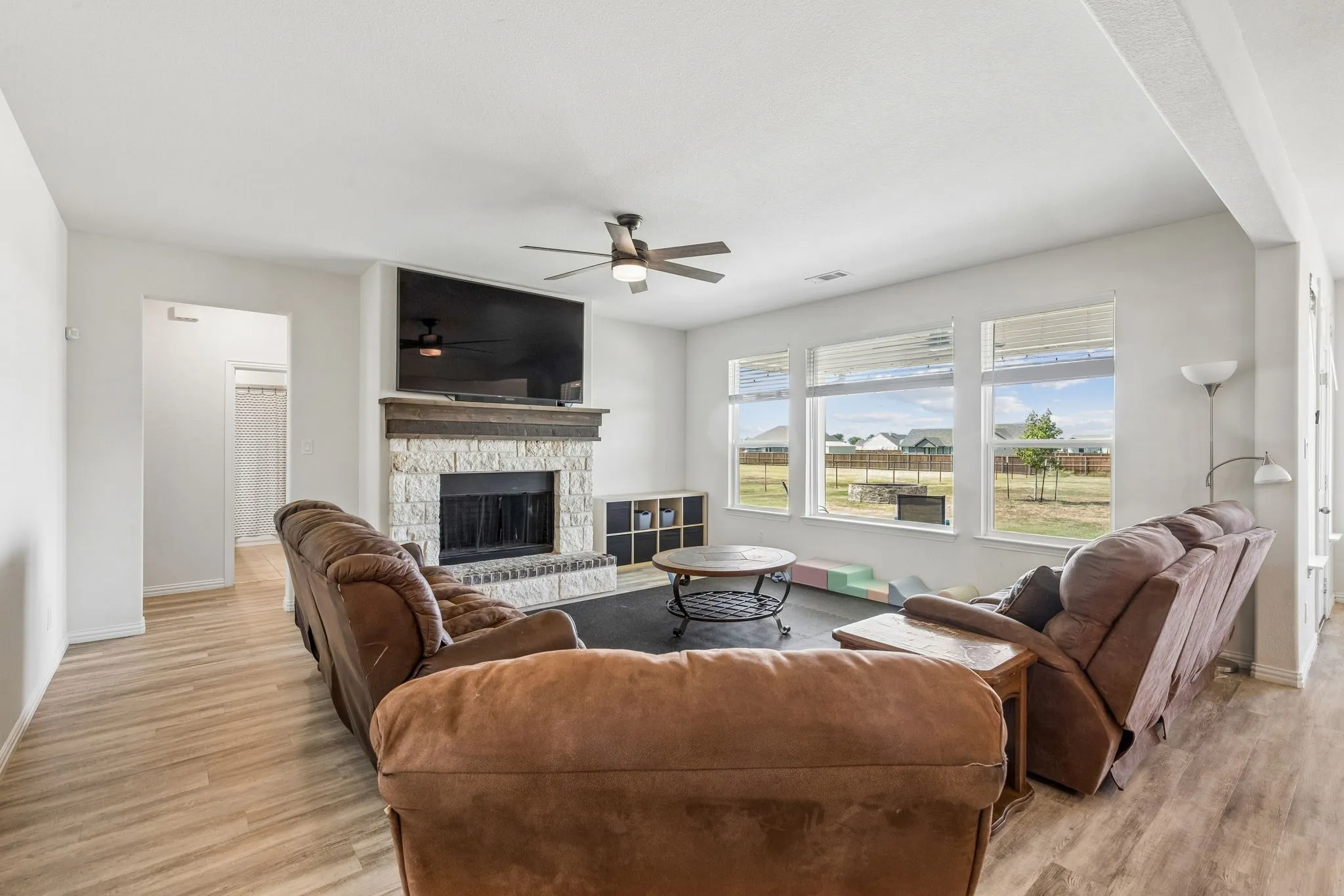 Single Family Residence For Sale in Kaufman County , 8382 Abner Road, Oak Ridge, Texas 75161, 3 Bedroom, 2 Bathroom, 2 Garage spaces, 2,037 Sqft, built in 2020, mls#21348534, Real Estate Agent in Oak Ridge, Homes For Sale in Kaufman county, Homes For Sale in Oak Ridge, Realtor in Oak Ridge Texas, Real Estate Brokerage Independent Realty Texas, Luminita Cordes Realtor