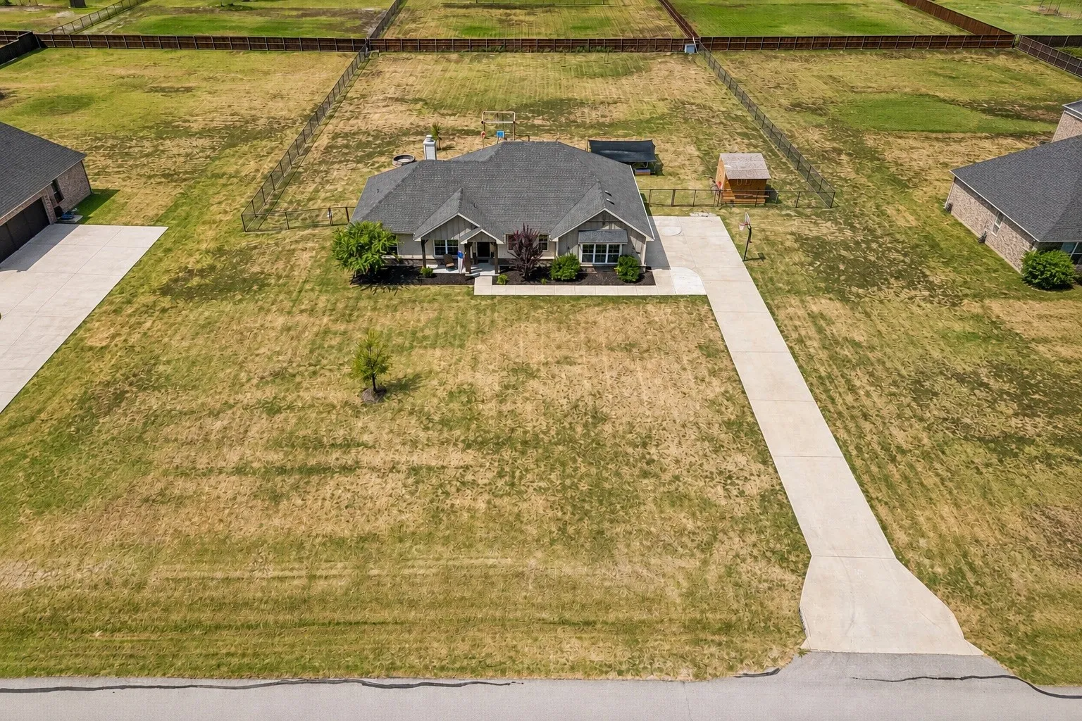 Single Family Residence For Sale in Kaufman County , 8382 Abner Road, Oak Ridge, Texas 75161, 3 Bedroom, 2 Bathroom, 2 Garage spaces, 2,037 Sqft, built in 2020, mls#21348534, Real Estate Agent in Oak Ridge, Homes For Sale in Kaufman county, Homes For Sale in Oak Ridge, Realtor in Oak Ridge Texas, Real Estate Brokerage Independent Realty Texas, Luminita Cordes Realtor