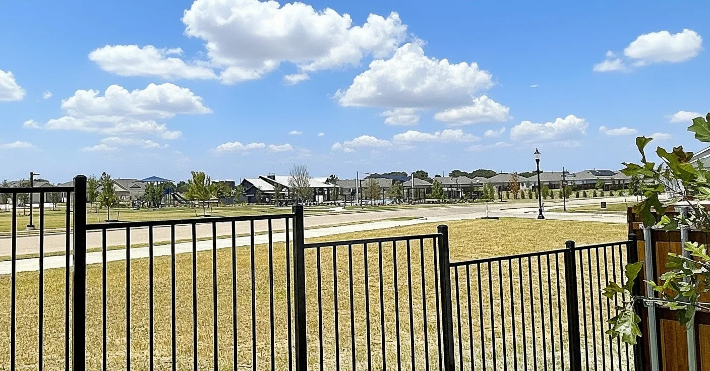 Walking distance to pool