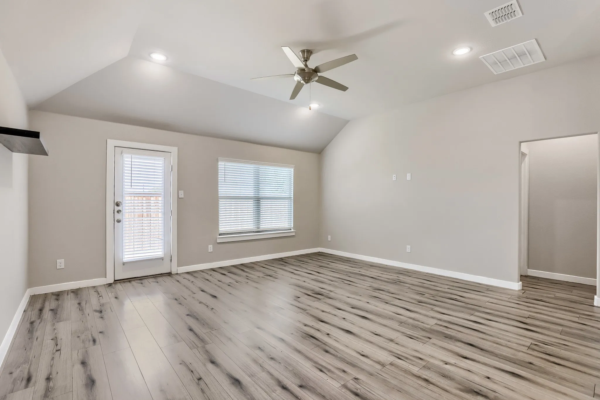 Single Family Residence For Sale in Kaufman County , 114 Mandarin Street, Forney, Texas 75126, 3 Bedroom, 2 Bathroom, 2 Garage spaces, 1,871 Sqft, built in 2022, mls#21347174, Real Estate Agent in Forney, Homes For Sale in Kaufman county, Homes For Sale in Forney, Realtor in Forney Texas, Real Estate Brokerage Independent Realty Texas, Luminita Cordes Realtor
