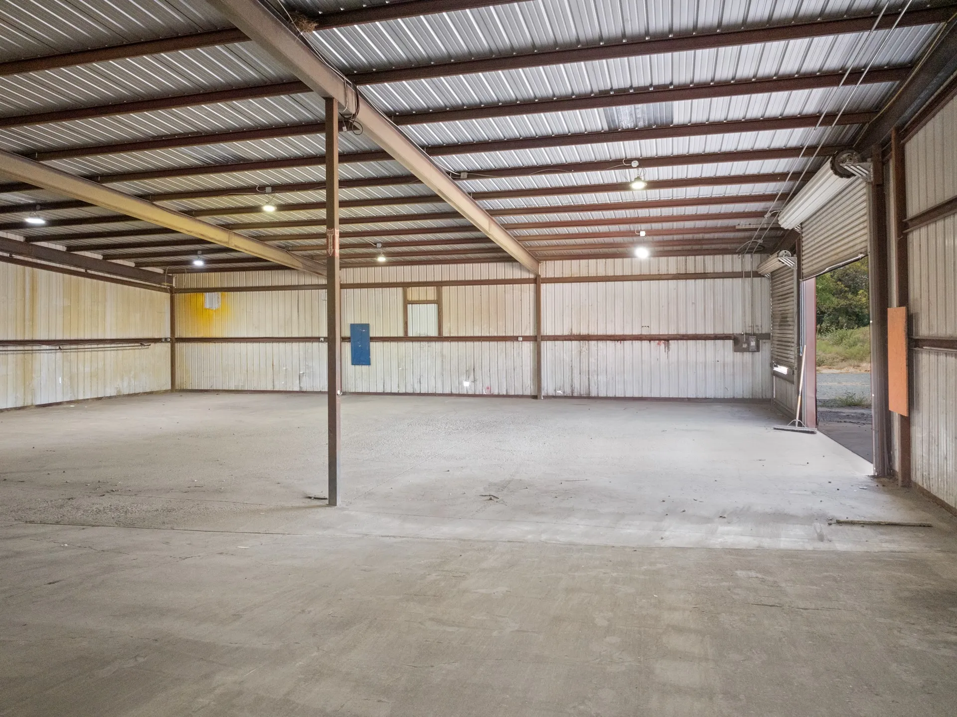 Warehouse For Sale in Titus County , 450 County Road 1312, Mt Pleasant, Texas 75455, 0, 0, Garage spaces, 0 Sqft, built in 1985, Price $585,000, mls#21348629, Real Estate Agent in Mt Pleasant, Homes For Sale in Titus county, Homes For Sale in Mt Pleasant, Realtor in Mt Pleasant Texas, Real Estate Brokerage Independent Realty Texas, Luminita Cordes Realtor