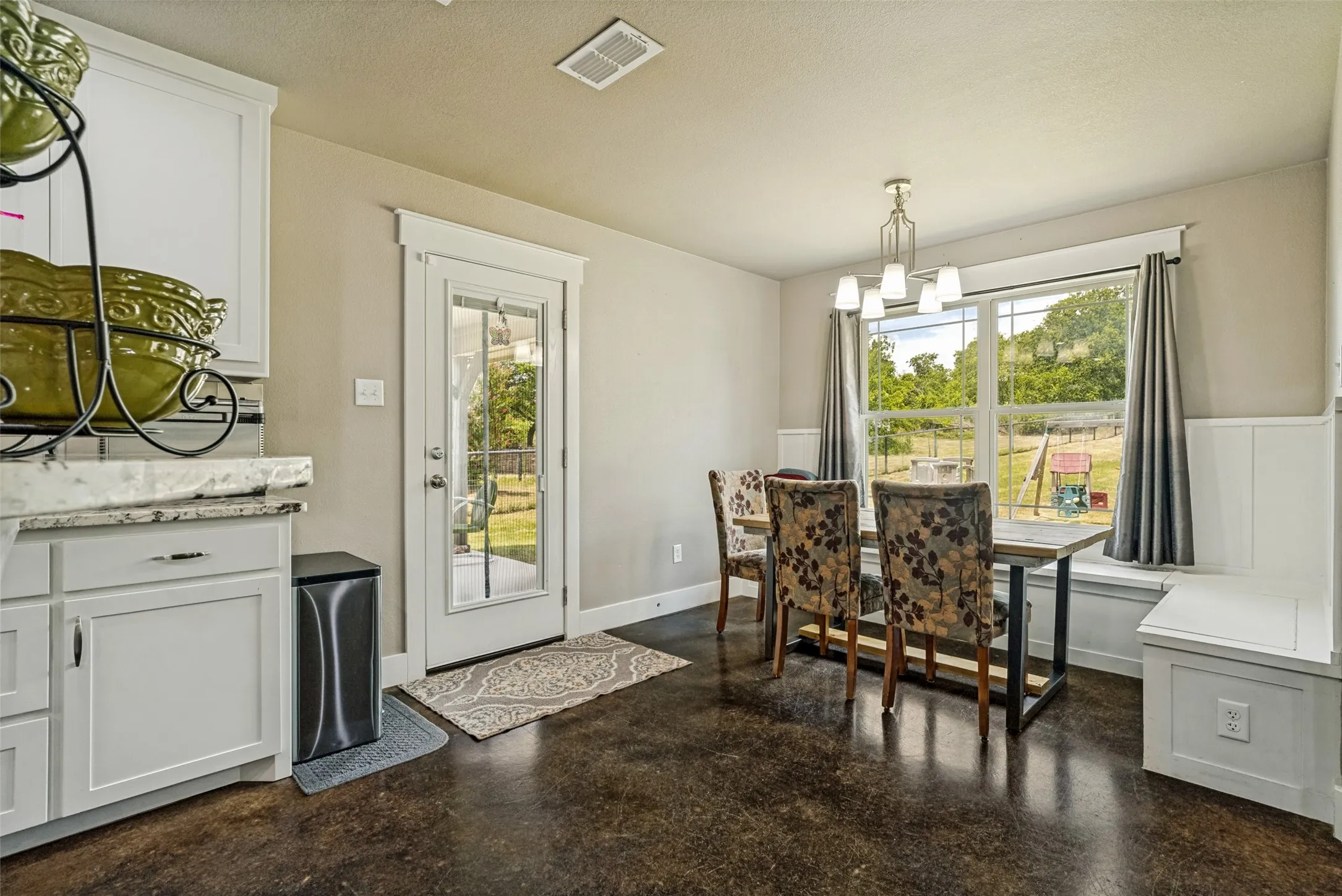 Single Family Residence For Sale in Parker County , 816 W Park Avenue, Weatherford, Texas 76086, 4 Bedroom, 2 Bathroom, 2 Garage spaces, 1,850 Sqft, built in 2017, Price $398,000, mls#21348614, Real Estate Agent in Weatherford, Homes For Sale in Parker county, Homes For Sale in Weatherford, Realtor in Weatherford Texas, Real Estate Brokerage Independent Realty Texas, Luminita Cordes Realtor