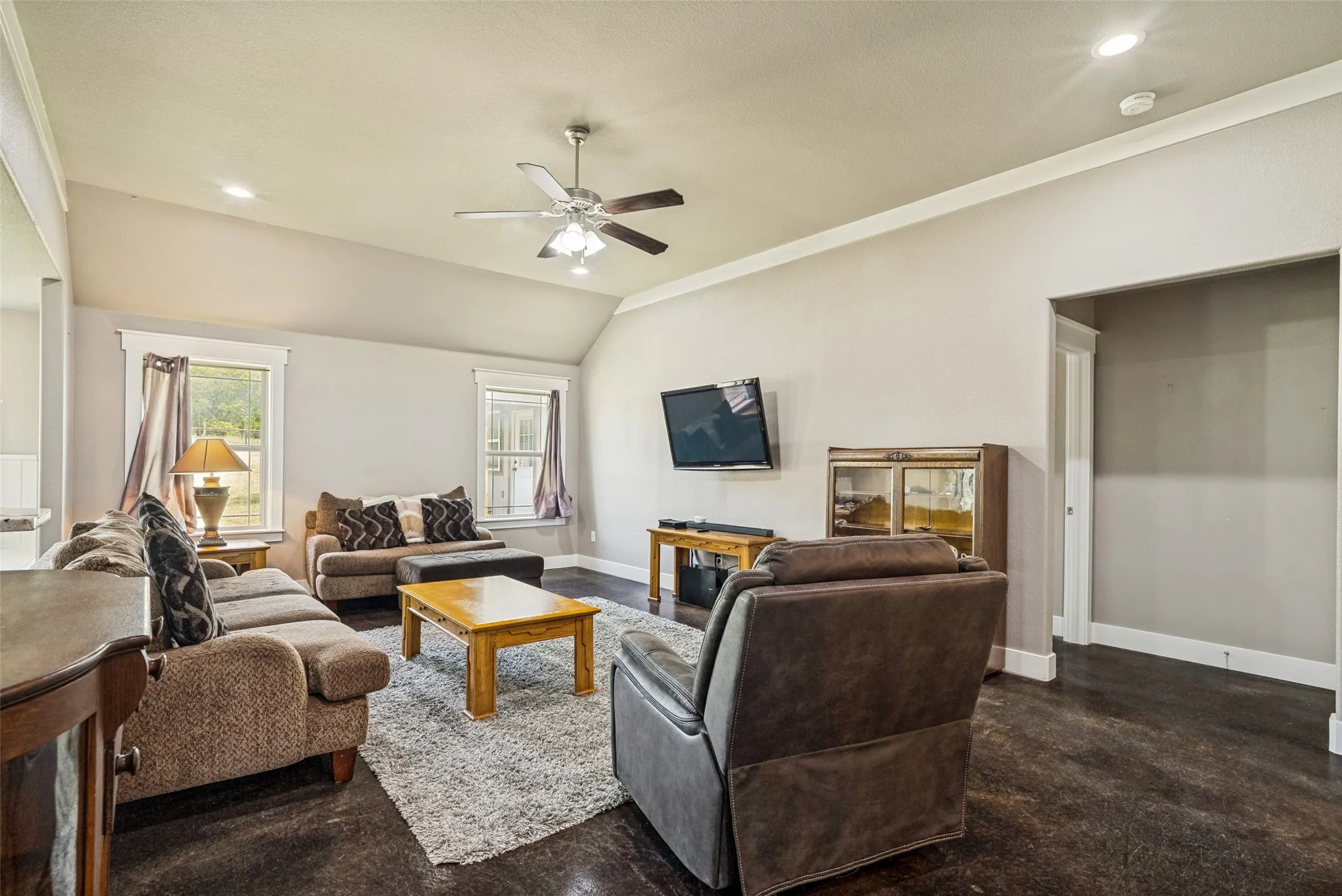 Single Family Residence For Sale in Parker County , 816 W Park Avenue, Weatherford, Texas 76086, 4 Bedroom, 2 Bathroom, 2 Garage spaces, 1,850 Sqft, built in 2017, Price $398,000, mls#21348614, Real Estate Agent in Weatherford, Homes For Sale in Parker county, Homes For Sale in Weatherford, Realtor in Weatherford Texas, Real Estate Brokerage Independent Realty Texas, Luminita Cordes Realtor