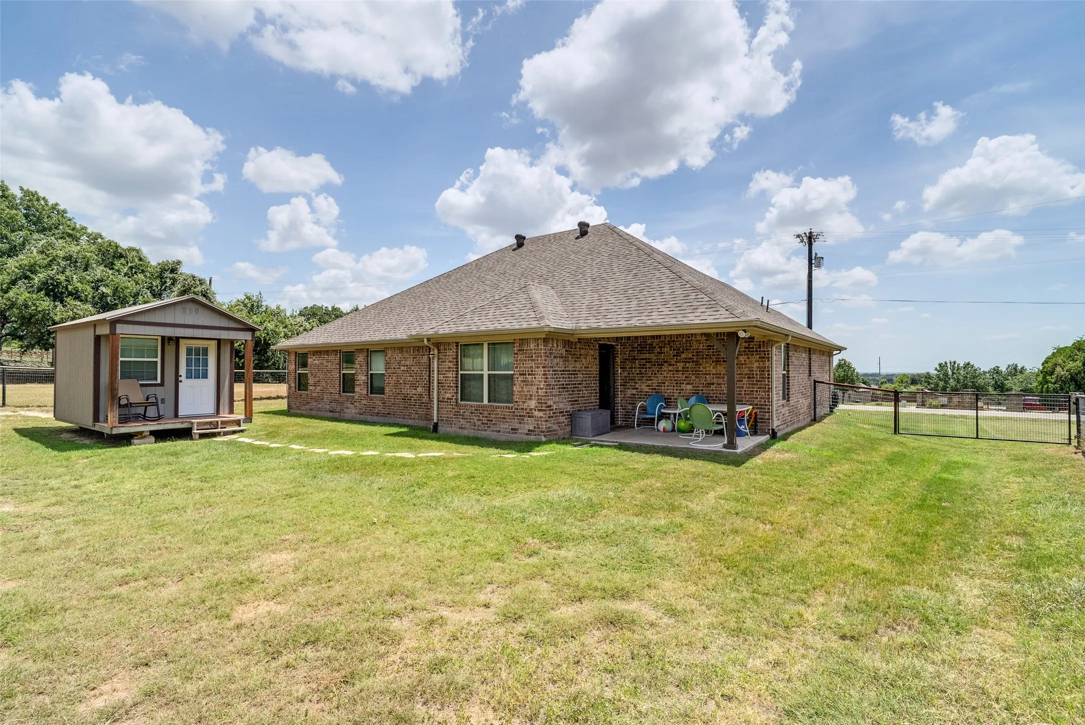 Single Family Residence For Sale in Parker County , 816 W Park Avenue, Weatherford, Texas 76086, 4 Bedroom, 2 Bathroom, 2 Garage spaces, 1,850 Sqft, built in 2017, Price $398,000, mls#21348614, Real Estate Agent in Weatherford, Homes For Sale in Parker county, Homes For Sale in Weatherford, Realtor in Weatherford Texas, Real Estate Brokerage Independent Realty Texas, Luminita Cordes Realtor