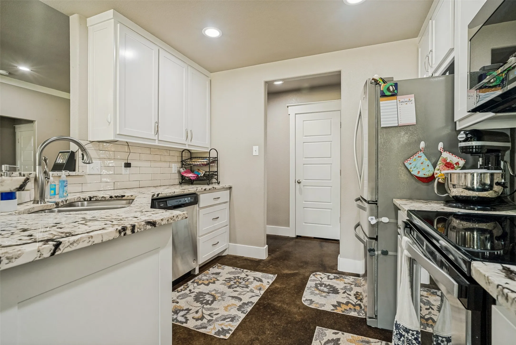 Single Family Residence For Sale in Parker County , 816 W Park Avenue, Weatherford, Texas 76086, 4 Bedroom, 2 Bathroom, 2 Garage spaces, 1,850 Sqft, built in 2017, Price $398,000, mls#21348614, Real Estate Agent in Weatherford, Homes For Sale in Parker county, Homes For Sale in Weatherford, Realtor in Weatherford Texas, Real Estate Brokerage Independent Realty Texas, Luminita Cordes Realtor