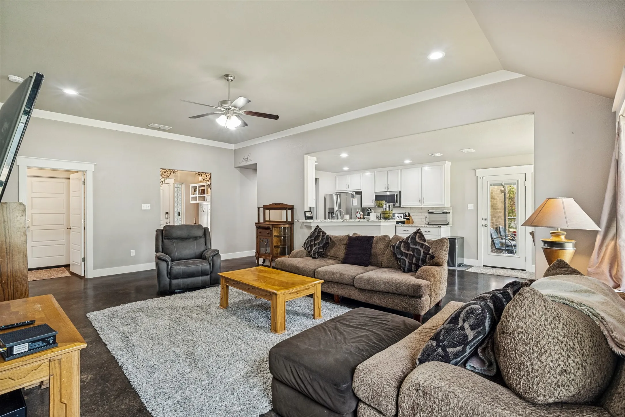 Single Family Residence For Sale in Parker County , 816 W Park Avenue, Weatherford, Texas 76086, 4 Bedroom, 2 Bathroom, 2 Garage spaces, 1,850 Sqft, built in 2017, Price $398,000, mls#21348614, Real Estate Agent in Weatherford, Homes For Sale in Parker county, Homes For Sale in Weatherford, Realtor in Weatherford Texas, Real Estate Brokerage Independent Realty Texas, Luminita Cordes Realtor