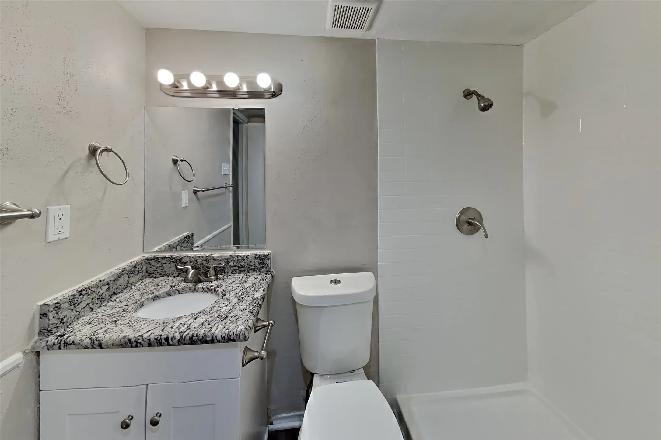 Single Family Residence For Rent in Dallas County , 414 Oak Ridge Place, Grand Prairie, Texas 75052, 4 Bedroom, 2 Bathroom, 2 Garage spaces, 1,473 Sqft, built in 1970, mls#21348648, Real Estate Agent in Grand Prairie, Homes For Rent in Dallas county, Homes For Rent in Grand Prairie, Realtor in Grand Prairie Texas, Real Estate Brokerage Independent Realty Texas, Luminita Cordes Realtor