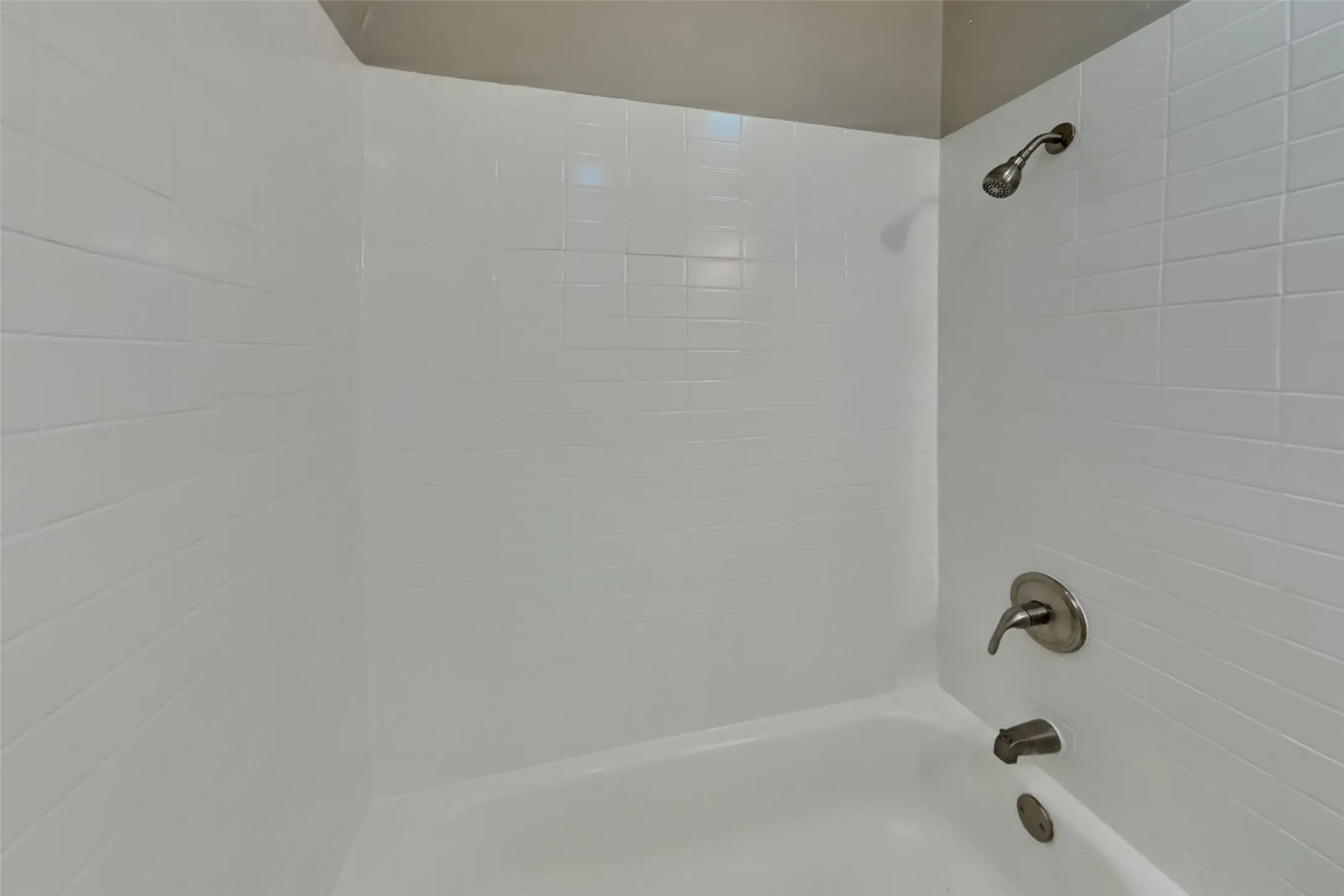 Single Family Residence For Rent in Dallas County , 414 Oak Ridge Place, Grand Prairie, Texas 75052, 4 Bedroom, 2 Bathroom, 2 Garage spaces, 1,473 Sqft, built in 1970, mls#21348648, Real Estate Agent in Grand Prairie, Homes For Rent in Dallas county, Homes For Rent in Grand Prairie, Realtor in Grand Prairie Texas, Real Estate Brokerage Independent Realty Texas, Luminita Cordes Realtor