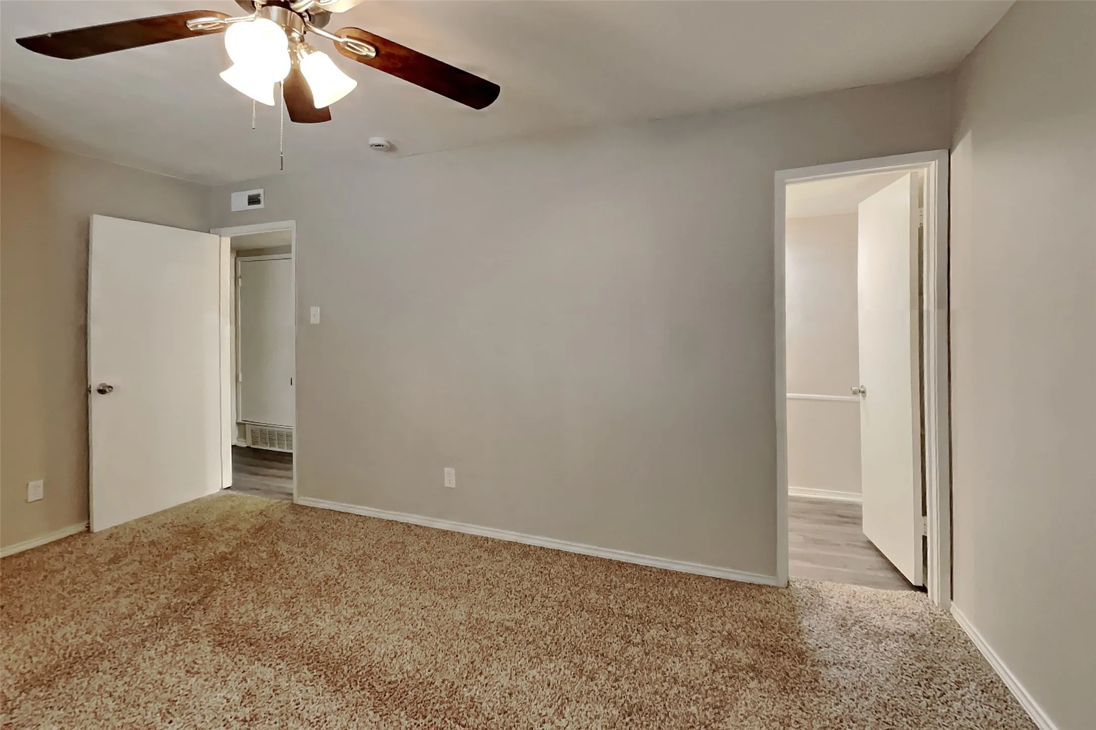 Single Family Residence For Rent in Dallas County , 414 Oak Ridge Place, Grand Prairie, Texas 75052, 4 Bedroom, 2 Bathroom, 2 Garage spaces, 1,473 Sqft, built in 1970, mls#21348648, Real Estate Agent in Grand Prairie, Homes For Rent in Dallas county, Homes For Rent in Grand Prairie, Realtor in Grand Prairie Texas, Real Estate Brokerage Independent Realty Texas, Luminita Cordes Realtor
