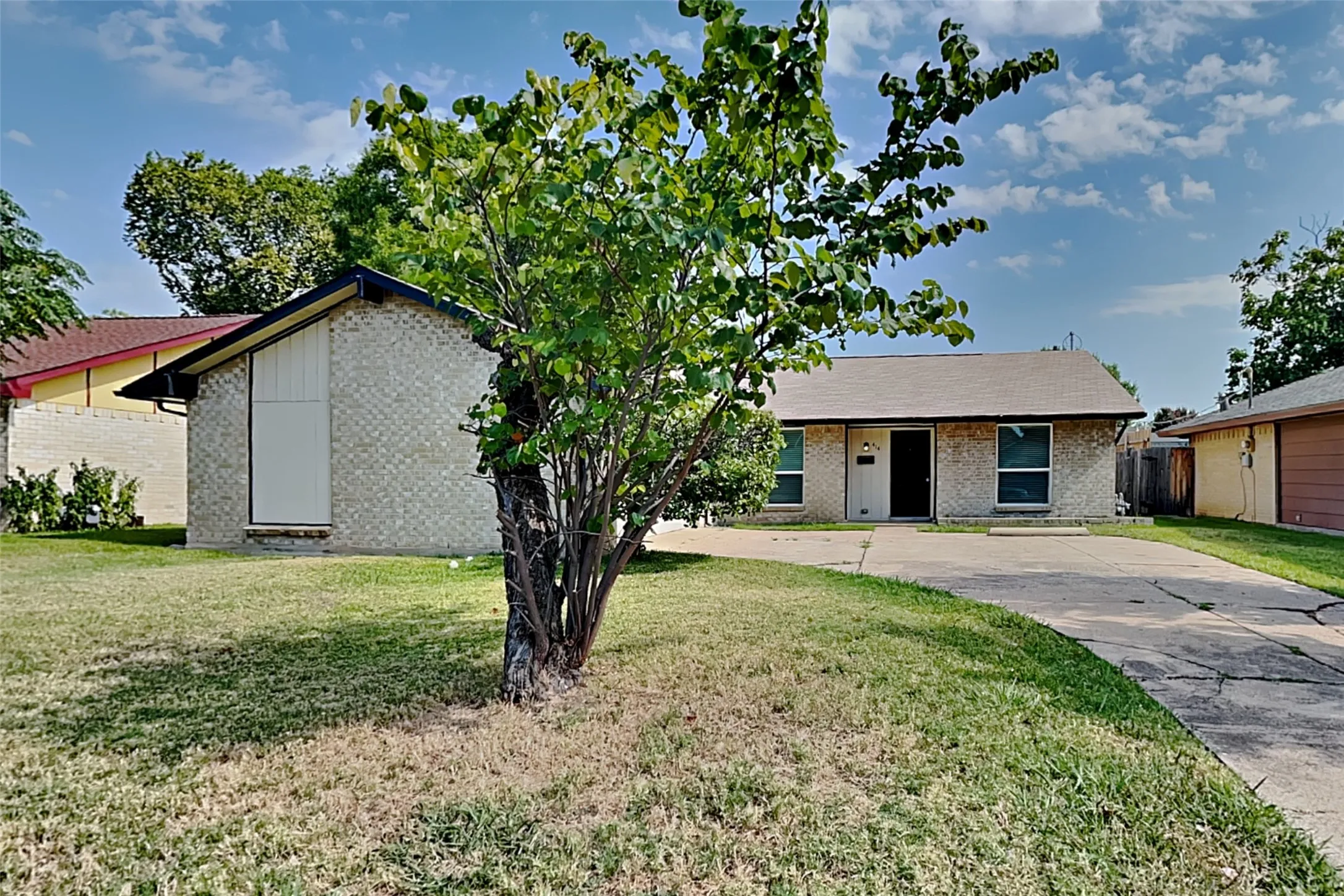 Single Family Residence For Rent in Dallas County , 414 Oak Ridge Place, Grand Prairie, Texas 75052, 4 Bedroom, 2 Bathroom, 2 Garage spaces, 1,473 Sqft, built in 1970, mls#21348648, Real Estate Agent in Grand Prairie, Homes For Rent in Dallas county, Homes For Rent in Grand Prairie, Realtor in Grand Prairie Texas, Real Estate Brokerage Independent Realty Texas, Luminita Cordes Realtor