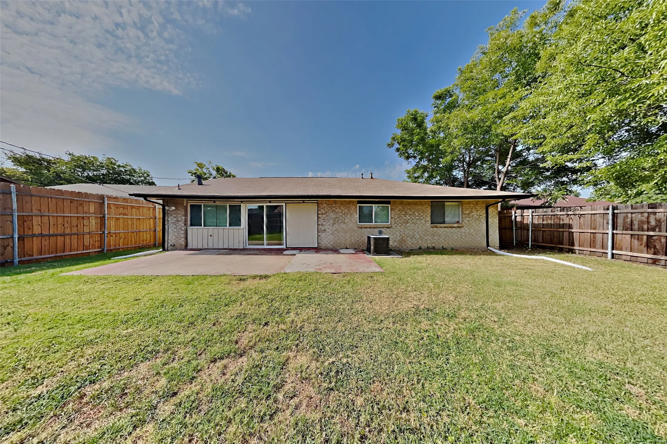 Single Family Residence For Rent in Dallas County , 414 Oak Ridge Place, Grand Prairie, Texas 75052, 4 Bedroom, 2 Bathroom, 2 Garage spaces, 1,473 Sqft, built in 1970, mls#21348648, Real Estate Agent in Grand Prairie, Homes For Rent in Dallas county, Homes For Rent in Grand Prairie, Realtor in Grand Prairie Texas, Real Estate Brokerage Independent Realty Texas, Luminita Cordes Realtor