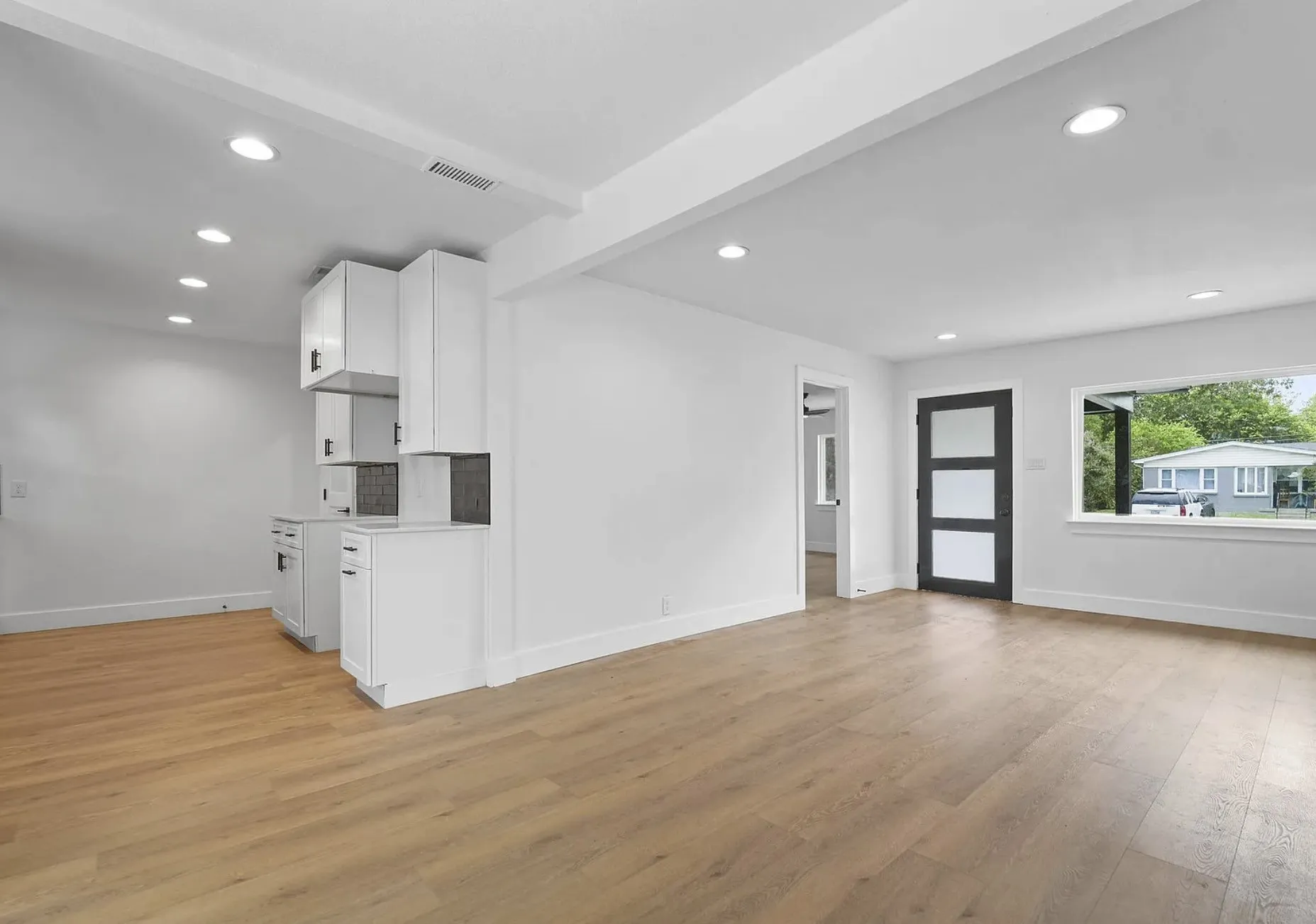 Single Family Residence For Rent in Dallas County , 10746 Cotillion Drive, Dallas, Texas 75228, 4 Bedroom, 2 Bathroom, Garage spaces, 1,330 Sqft, built in 1954, mls#21348655, Real Estate Agent in Dallas, Homes For Rent in Dallas county, Homes For Rent in Dallas, Realtor in Dallas Texas, Real Estate Brokerage Independent Realty Texas, Luminita Cordes Realtor
