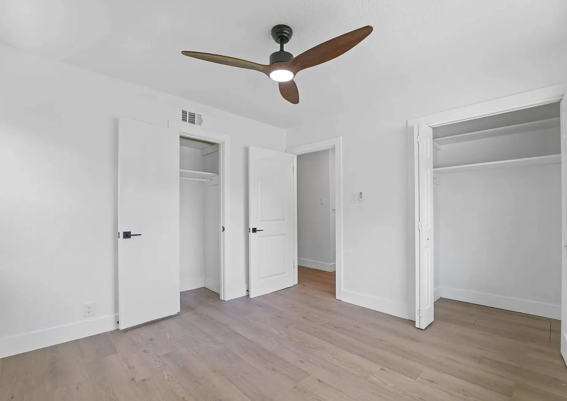 Single Family Residence For Rent in Dallas County , 10746 Cotillion Drive, Dallas, Texas 75228, 4 Bedroom, 2 Bathroom, Garage spaces, 1,330 Sqft, built in 1954, mls#21348655, Real Estate Agent in Dallas, Homes For Rent in Dallas county, Homes For Rent in Dallas, Realtor in Dallas Texas, Real Estate Brokerage Independent Realty Texas, Luminita Cordes Realtor