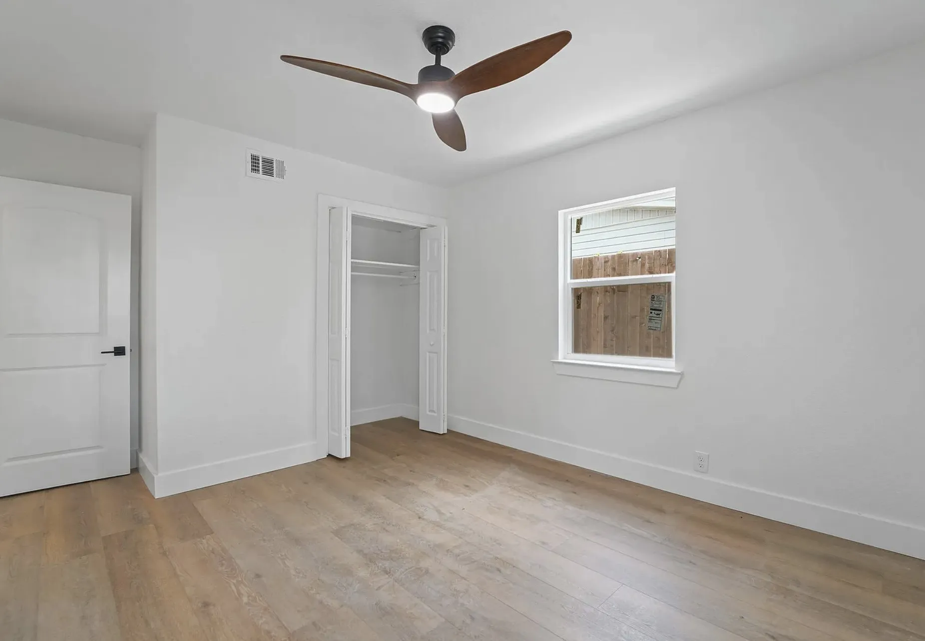 Single Family Residence For Rent in Dallas County , 10746 Cotillion Drive, Dallas, Texas 75228, 4 Bedroom, 2 Bathroom, Garage spaces, 1,330 Sqft, built in 1954, mls#21348655, Real Estate Agent in Dallas, Homes For Rent in Dallas county, Homes For Rent in Dallas, Realtor in Dallas Texas, Real Estate Brokerage Independent Realty Texas, Luminita Cordes Realtor