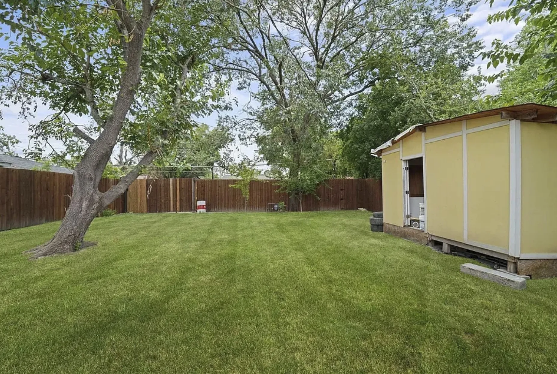 Single Family Residence For Rent in Dallas County , 10746 Cotillion Drive, Dallas, Texas 75228, 4 Bedroom, 2 Bathroom, Garage spaces, 1,330 Sqft, built in 1954, mls#21348655, Real Estate Agent in Dallas, Homes For Rent in Dallas county, Homes For Rent in Dallas, Realtor in Dallas Texas, Real Estate Brokerage Independent Realty Texas, Luminita Cordes Realtor