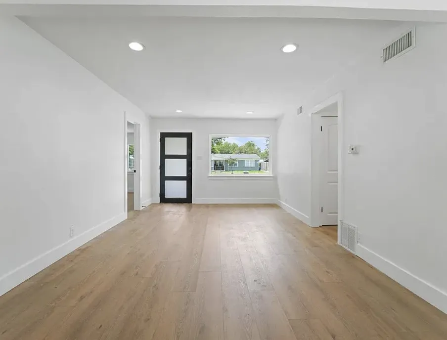 Single Family Residence For Rent in Dallas County , 10746 Cotillion Drive, Dallas, Texas 75228, 4 Bedroom, 2 Bathroom, Garage spaces, 1,330 Sqft, built in 1954, mls#21348655, Real Estate Agent in Dallas, Homes For Rent in Dallas county, Homes For Rent in Dallas, Realtor in Dallas Texas, Real Estate Brokerage Independent Realty Texas, Luminita Cordes Realtor