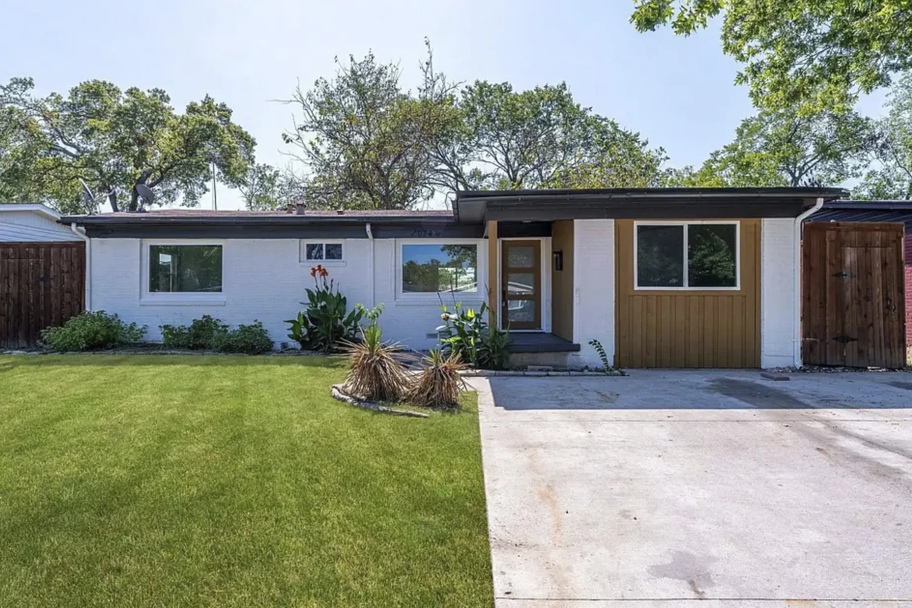 Single Family Residence For Rent in Dallas County , 10746 Cotillion Drive, Dallas, Texas 75228, 4 Bedroom, 2 Bathroom, Garage spaces, 1,330 Sqft, built in 1954, mls#21348655, Real Estate Agent in Dallas, Homes For Rent in Dallas county, Homes For Rent in Dallas, Realtor in Dallas Texas, Real Estate Brokerage Independent Realty Texas, Luminita Cordes Realtor