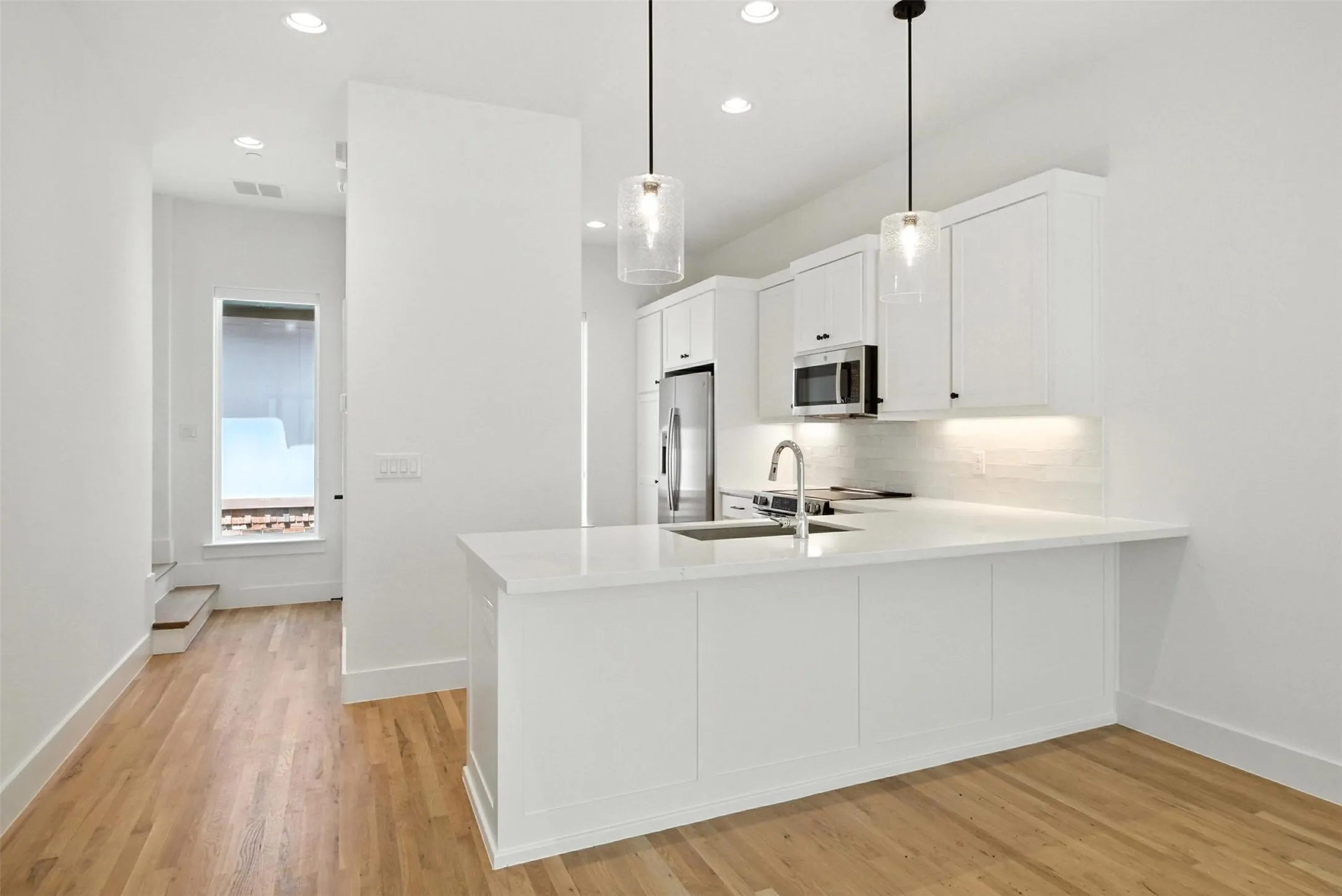 Townhouse For Rent in Dallas County , 5837 Oram Street 3, Dallas, Texas 75206, 2 Bedroom, 3 Bathroom, 2 Garage spaces, 1,194 Sqft, built in 2025, mls#21347718, Real Estate Agent in Dallas, Homes For Rent in Dallas county, Homes For Rent in Dallas, Realtor in Dallas Texas, Real Estate Brokerage Independent Realty Texas, Luminita Cordes Realtor