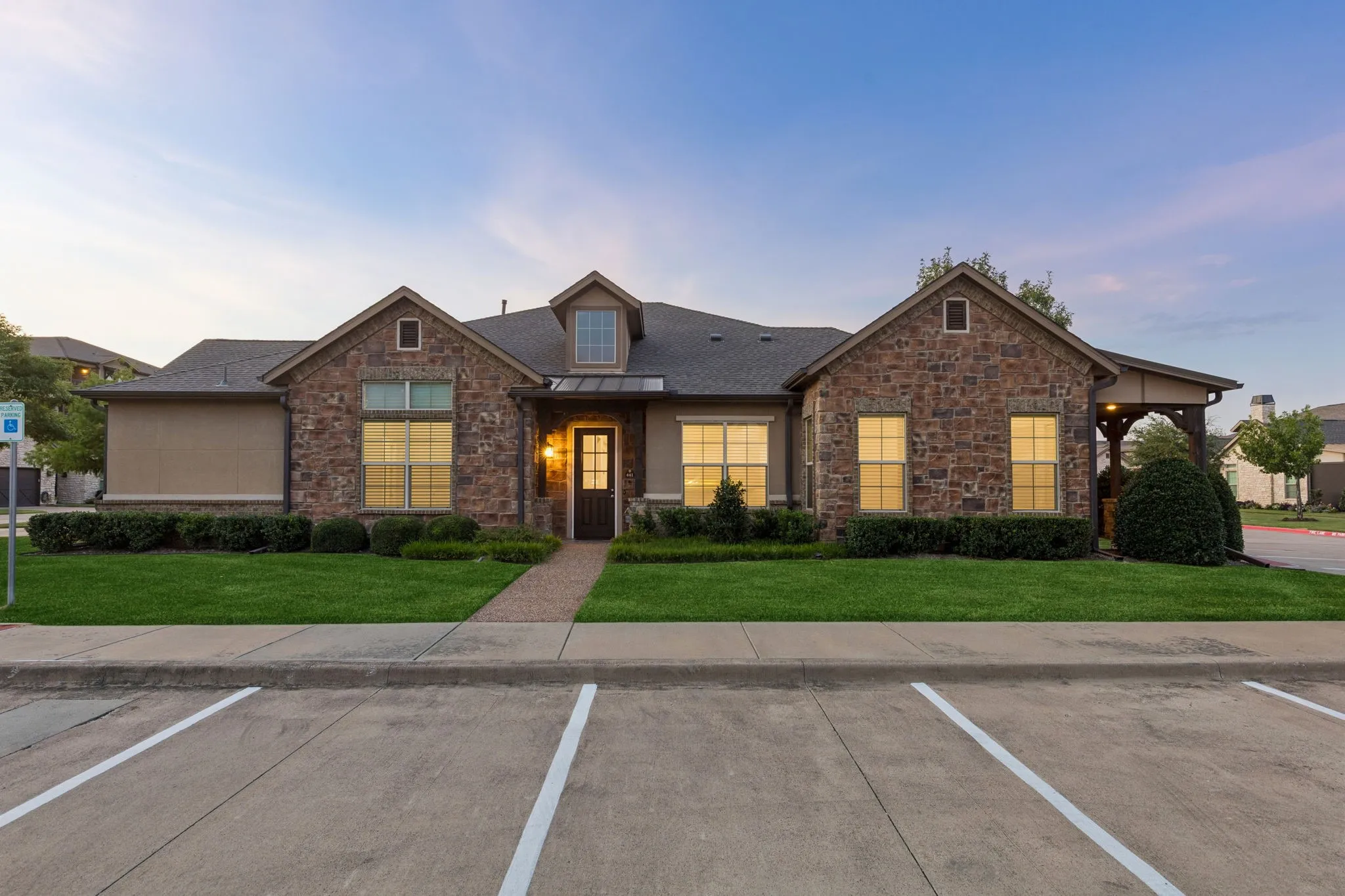 Condominium For Sale in Tarrant County , 441 Watermere Drive, Southlake, Texas 76092, 2 Bedroom, 3 Bathroom, 2 Garage spaces, 2,109 Sqft, built in 2013, mls#21346883, Real Estate Agent in Southlake, Homes For Sale in Tarrant county, Homes For Sale in Southlake, Realtor in Southlake Texas, Real Estate Brokerage Independent Realty Texas, Luminita Cordes Realtor