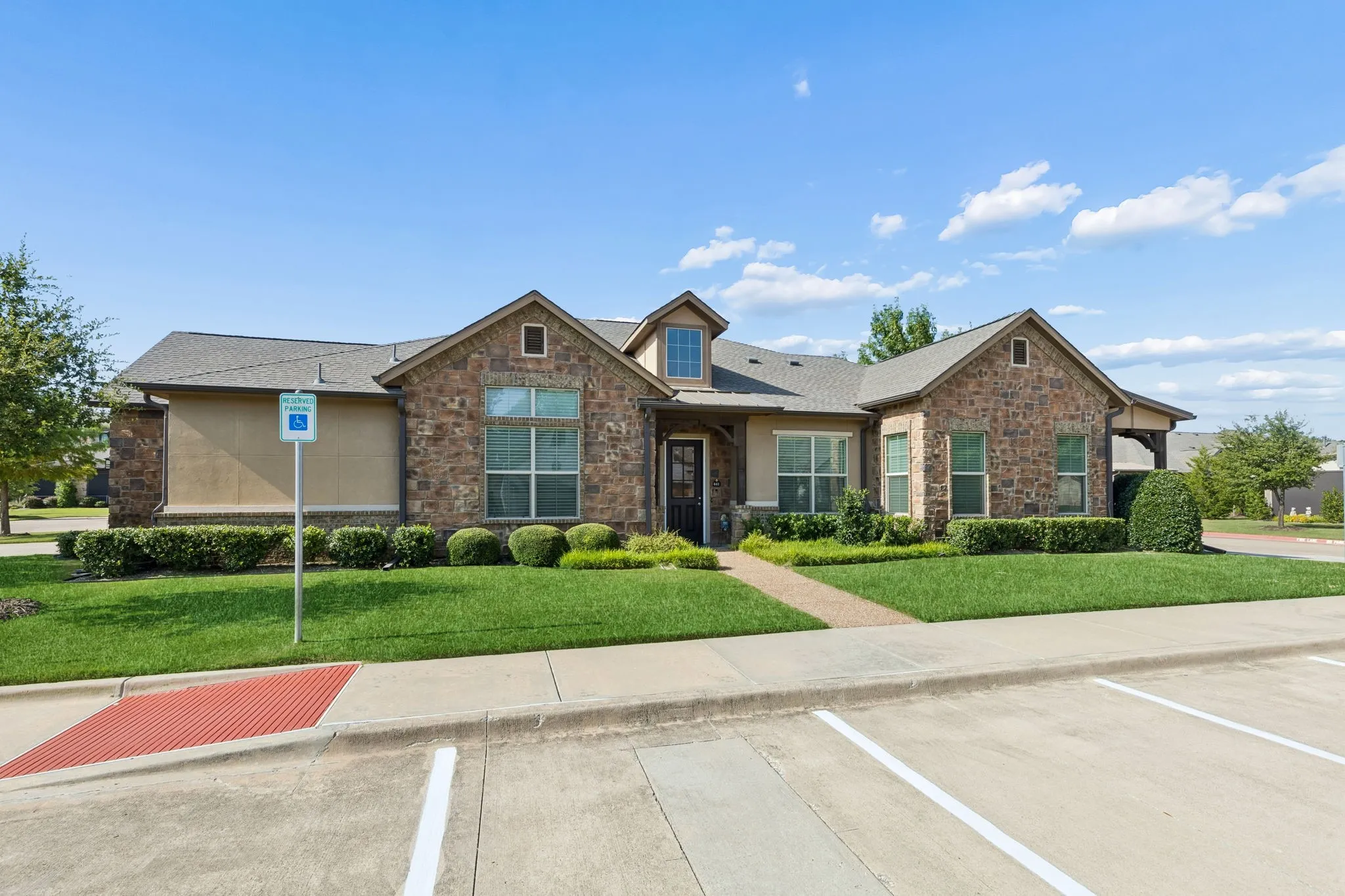 Condominium For Sale in Tarrant County , 441 Watermere Drive, Southlake, Texas 76092, 2 Bedroom, 3 Bathroom, 2 Garage spaces, 2,109 Sqft, built in 2013, mls#21346883, Real Estate Agent in Southlake, Homes For Sale in Tarrant county, Homes For Sale in Southlake, Realtor in Southlake Texas, Real Estate Brokerage Independent Realty Texas, Luminita Cordes Realtor