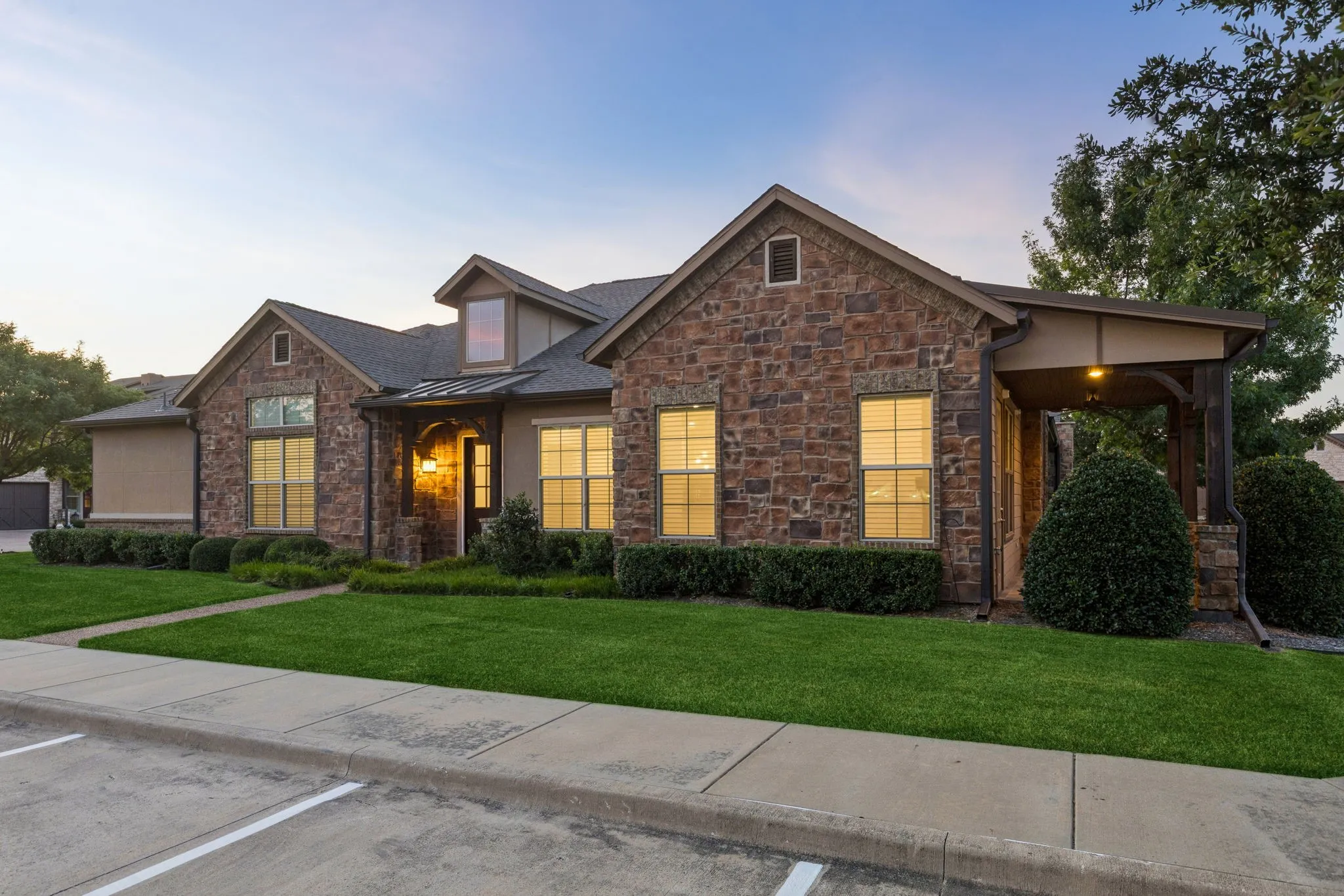 Condominium For Sale in Tarrant County , 441 Watermere Drive, Southlake, Texas 76092, 2 Bedroom, 3 Bathroom, 2 Garage spaces, 2,109 Sqft, built in 2013, mls#21346883, Real Estate Agent in Southlake, Homes For Sale in Tarrant county, Homes For Sale in Southlake, Realtor in Southlake Texas, Real Estate Brokerage Independent Realty Texas, Luminita Cordes Realtor