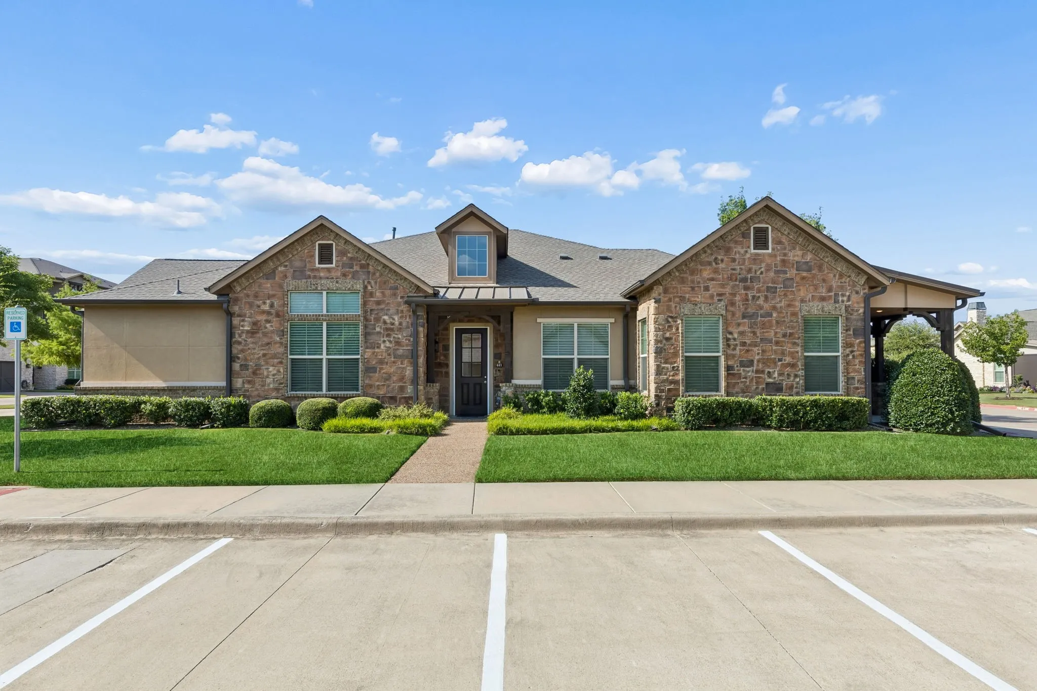 Condominium For Sale in Tarrant County , 441 Watermere Drive, Southlake, Texas 76092, 2 Bedroom, 3 Bathroom, 2 Garage spaces, 2,109 Sqft, built in 2013, mls#21346883, Real Estate Agent in Southlake, Homes For Sale in Tarrant county, Homes For Sale in Southlake, Realtor in Southlake Texas, Real Estate Brokerage Independent Realty Texas, Luminita Cordes Realtor