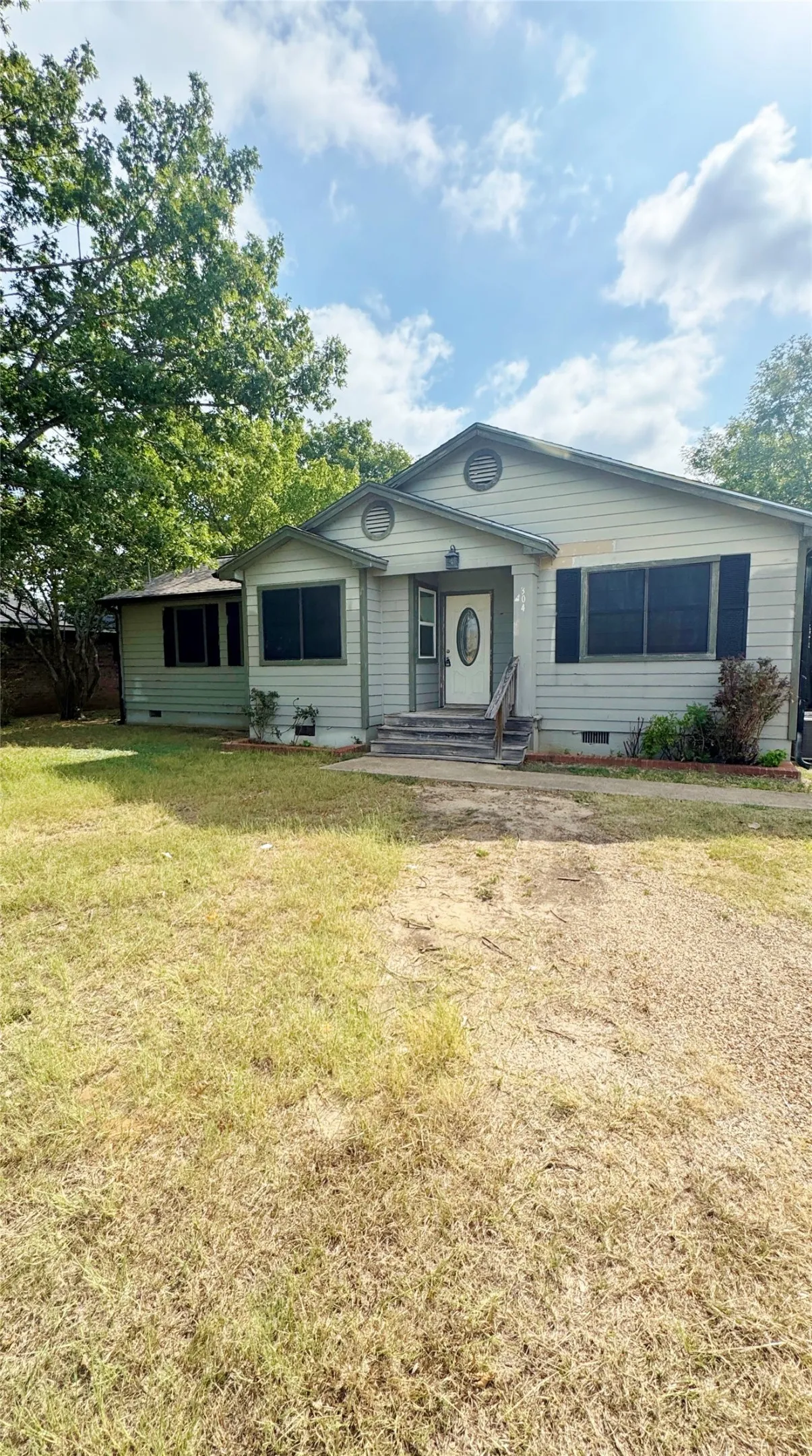 Single Family Residence For Rent in Henderson County , 304 Boot Ranch Road, Trinidad, Texas 75163, 3 Bedroom, 2 Bathroom, Garage spaces, 1,292 Sqft, built in 1994, mls#21348658, Real Estate Agent in Trinidad, Homes For Rent in Henderson county, Homes For Rent in Trinidad, Realtor in Trinidad Texas, Real Estate Brokerage Independent Realty Texas, Luminita Cordes Realtor
