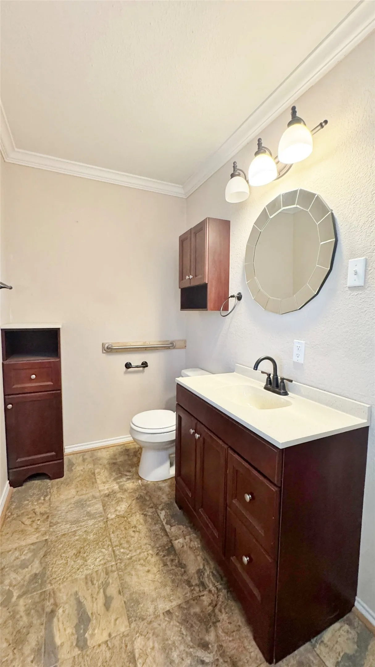 Single Family Residence For Rent in Henderson County , 304 Boot Ranch Road, Trinidad, Texas 75163, 3 Bedroom, 2 Bathroom, Garage spaces, 1,292 Sqft, built in 1994, mls#21348658, Real Estate Agent in Trinidad, Homes For Rent in Henderson county, Homes For Rent in Trinidad, Realtor in Trinidad Texas, Real Estate Brokerage Independent Realty Texas, Luminita Cordes Realtor
