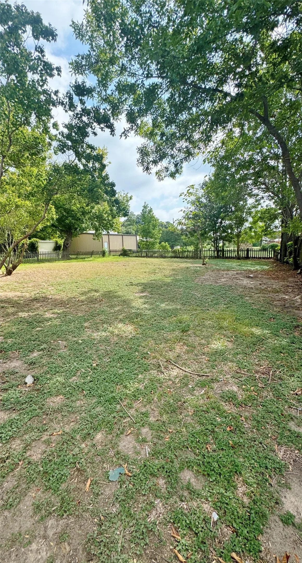 Single Family Residence For Rent in Henderson County , 304 Boot Ranch Road, Trinidad, Texas 75163, 3 Bedroom, 2 Bathroom, Garage spaces, 1,292 Sqft, built in 1994, mls#21348658, Real Estate Agent in Trinidad, Homes For Rent in Henderson county, Homes For Rent in Trinidad, Realtor in Trinidad Texas, Real Estate Brokerage Independent Realty Texas, Luminita Cordes Realtor