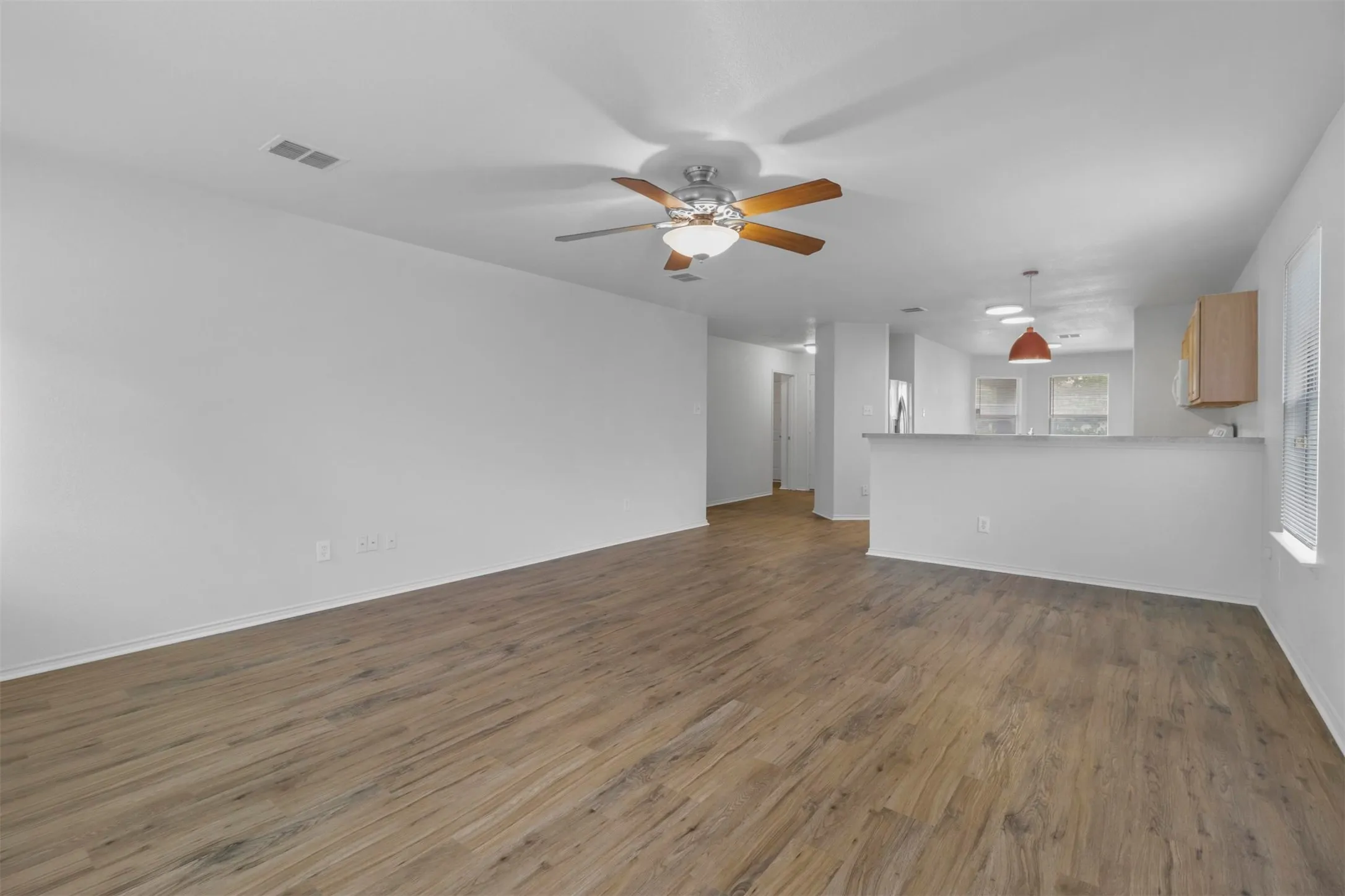 Single Family Residence For Rent in Denton County , 2205 Lookout Lane, Denton, Texas 76207, 3 Bedroom, 2 Bathroom, 2 Garage spaces, 1,618 Sqft, built in 2002, mls#21348639, Real Estate Agent in Denton, Homes For Rent in Denton county, Homes For Rent in Denton, Realtor in Denton Texas, Real Estate Brokerage Independent Realty Texas, Luminita Cordes Realtor