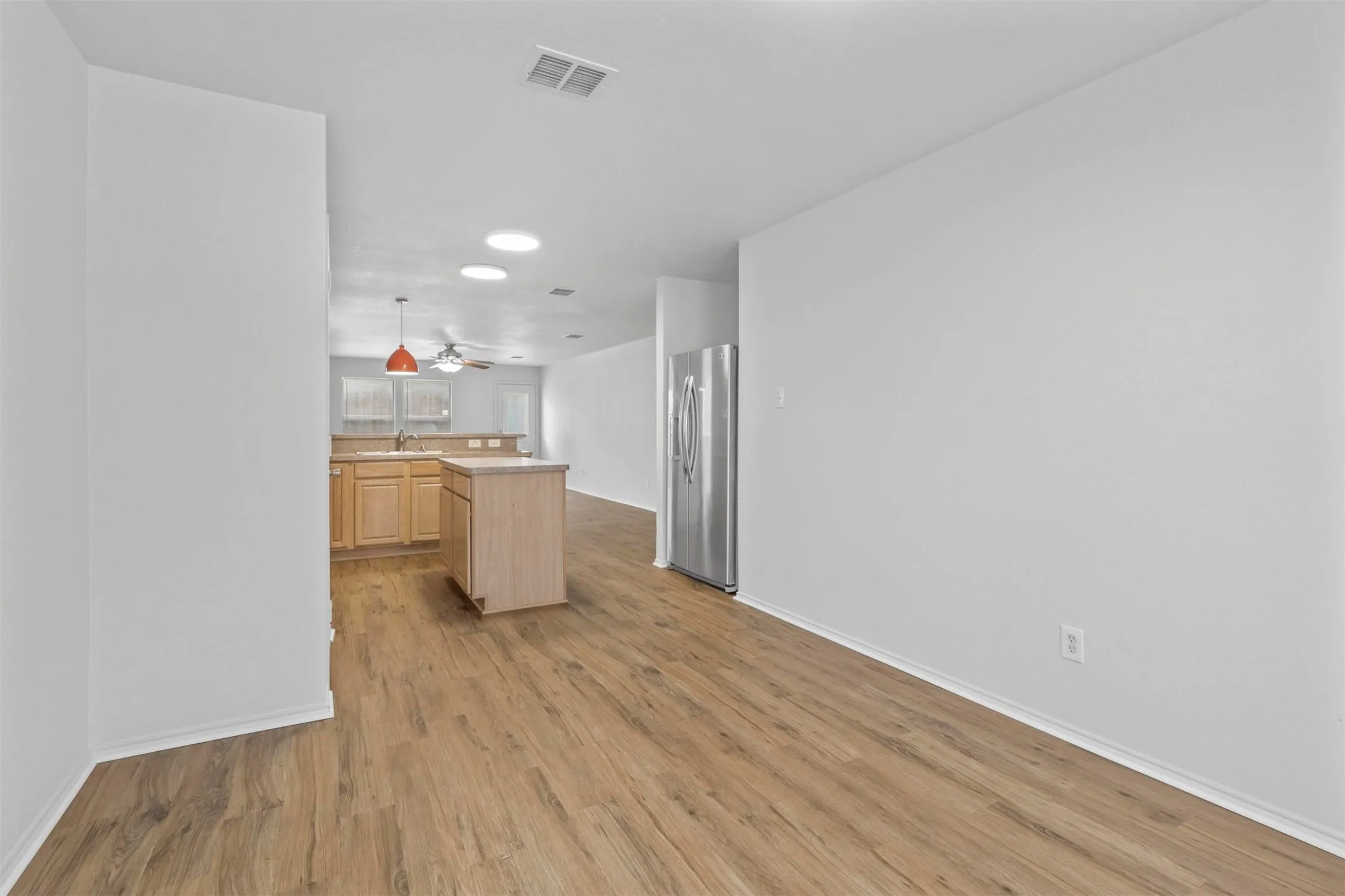 Single Family Residence For Rent in Denton County , 2205 Lookout Lane, Denton, Texas 76207, 3 Bedroom, 2 Bathroom, 2 Garage spaces, 1,618 Sqft, built in 2002, mls#21348639, Real Estate Agent in Denton, Homes For Rent in Denton county, Homes For Rent in Denton, Realtor in Denton Texas, Real Estate Brokerage Independent Realty Texas, Luminita Cordes Realtor