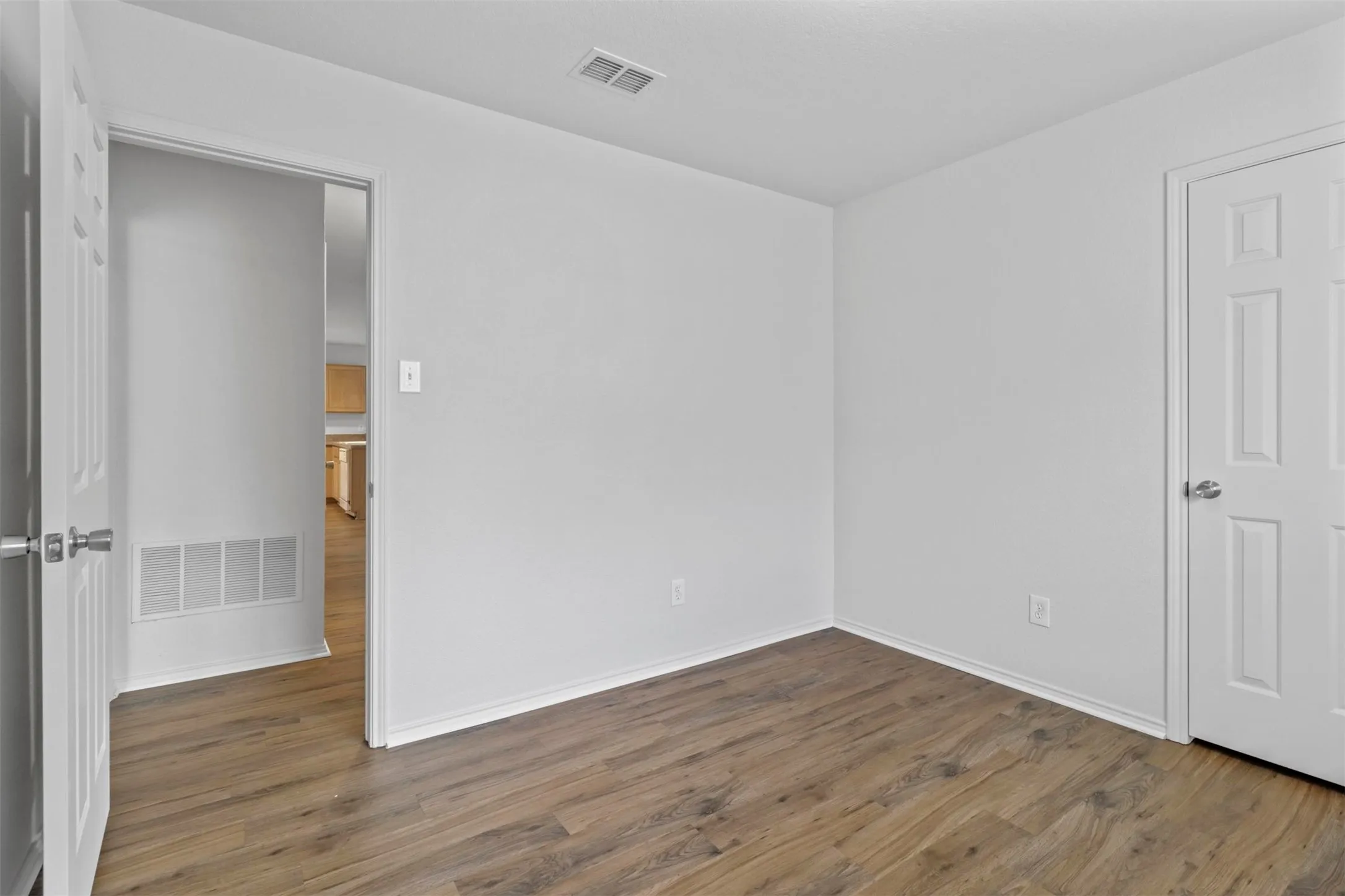 Single Family Residence For Rent in Denton County , 2205 Lookout Lane, Denton, Texas 76207, 3 Bedroom, 2 Bathroom, 2 Garage spaces, 1,618 Sqft, built in 2002, mls#21348639, Real Estate Agent in Denton, Homes For Rent in Denton county, Homes For Rent in Denton, Realtor in Denton Texas, Real Estate Brokerage Independent Realty Texas, Luminita Cordes Realtor