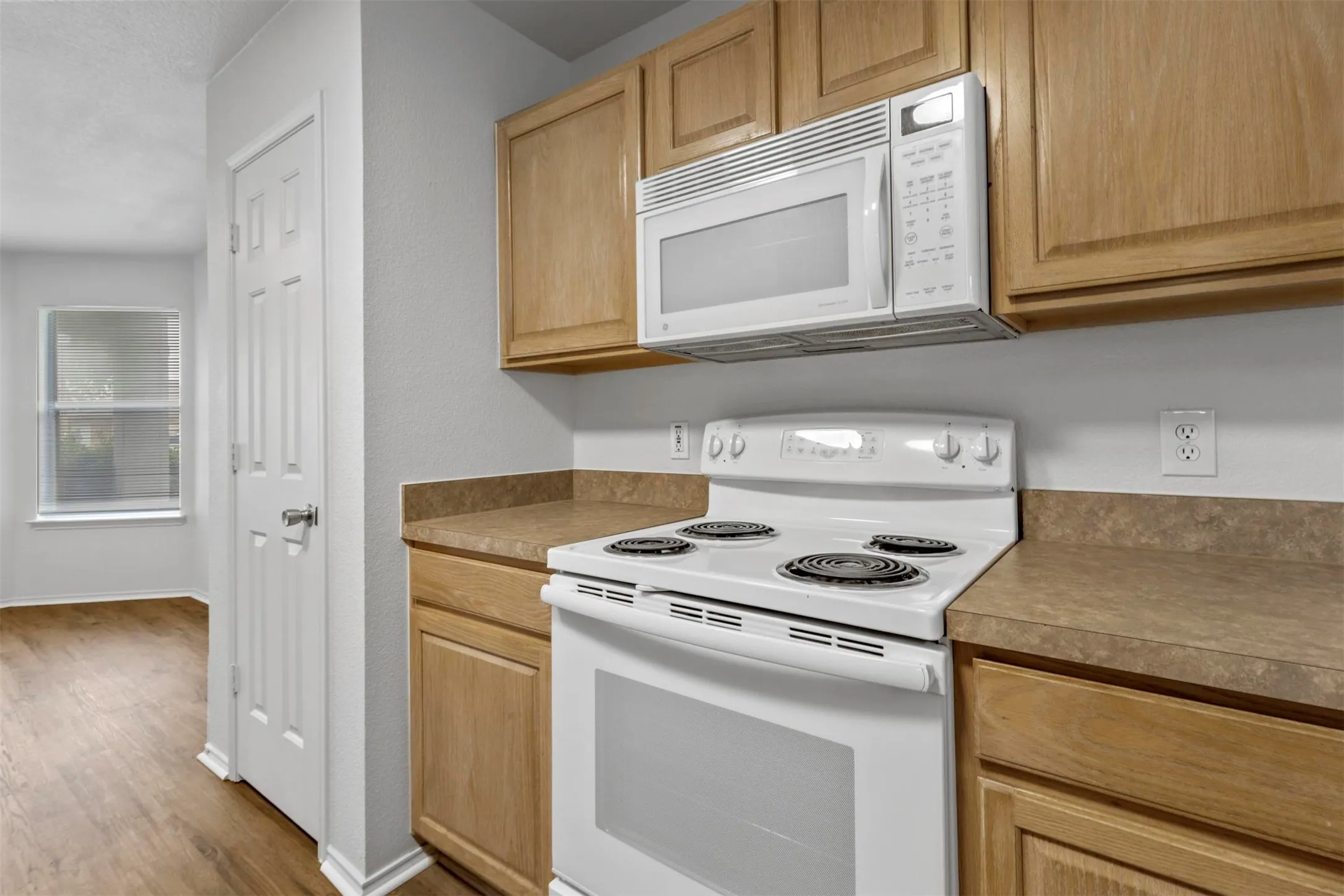 Single Family Residence For Rent in Denton County , 2205 Lookout Lane, Denton, Texas 76207, 3 Bedroom, 2 Bathroom, 2 Garage spaces, 1,618 Sqft, built in 2002, mls#21348639, Real Estate Agent in Denton, Homes For Rent in Denton county, Homes For Rent in Denton, Realtor in Denton Texas, Real Estate Brokerage Independent Realty Texas, Luminita Cordes Realtor