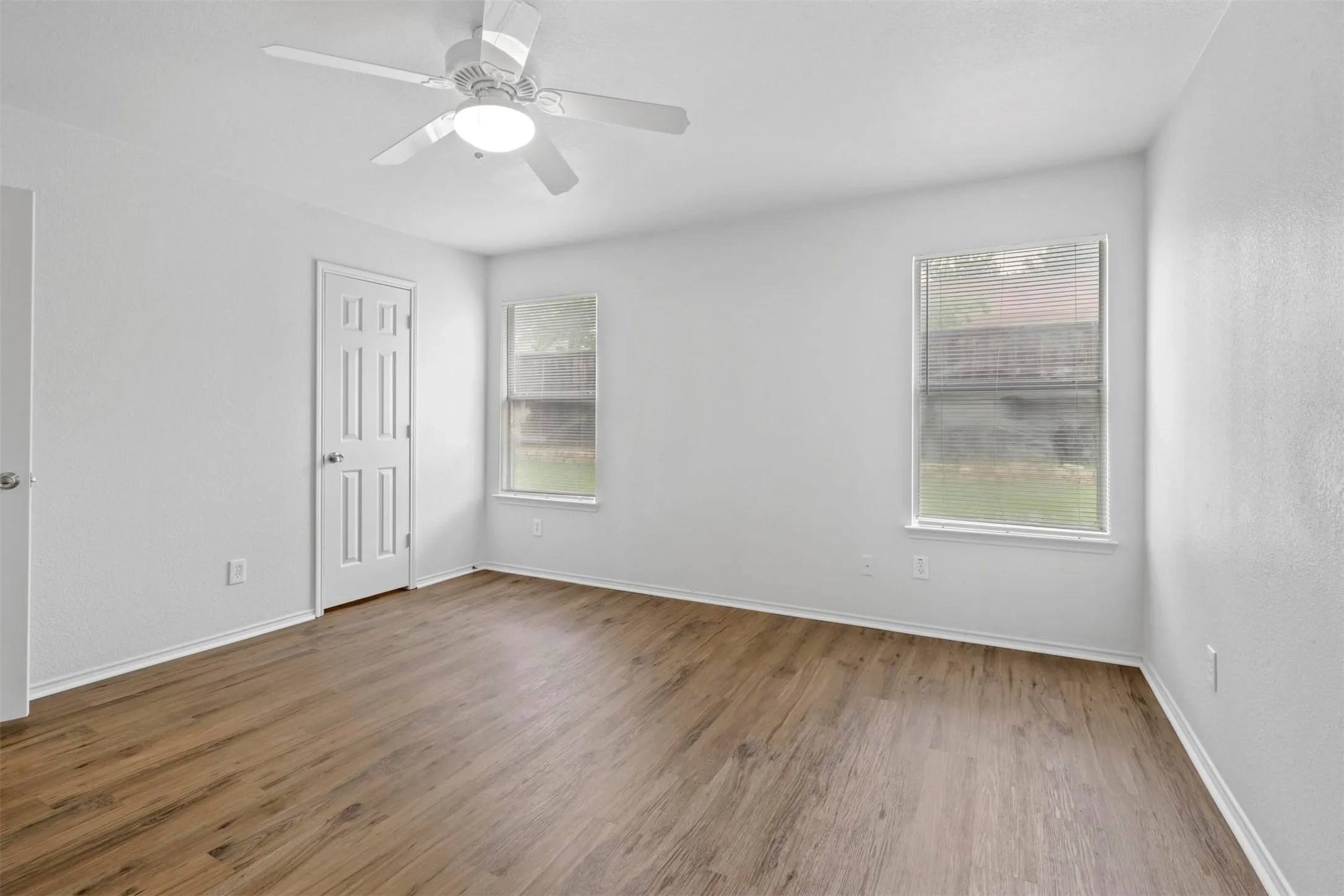 Single Family Residence For Rent in Denton County , 2205 Lookout Lane, Denton, Texas 76207, 3 Bedroom, 2 Bathroom, 2 Garage spaces, 1,618 Sqft, built in 2002, mls#21348639, Real Estate Agent in Denton, Homes For Rent in Denton county, Homes For Rent in Denton, Realtor in Denton Texas, Real Estate Brokerage Independent Realty Texas, Luminita Cordes Realtor