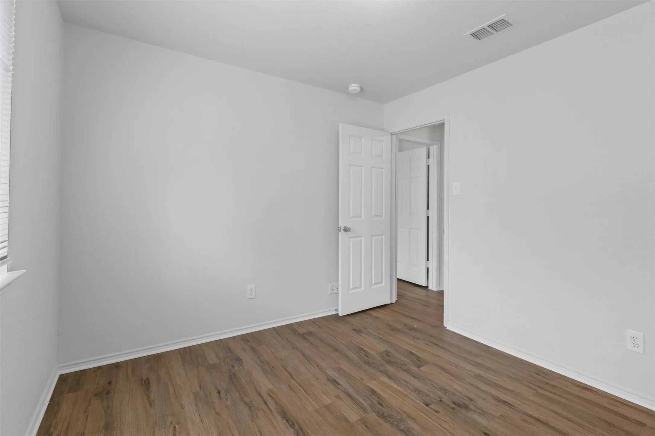 Single Family Residence For Rent in Denton County , 2205 Lookout Lane, Denton, Texas 76207, 3 Bedroom, 2 Bathroom, 2 Garage spaces, 1,618 Sqft, built in 2002, mls#21348639, Real Estate Agent in Denton, Homes For Rent in Denton county, Homes For Rent in Denton, Realtor in Denton Texas, Real Estate Brokerage Independent Realty Texas, Luminita Cordes Realtor