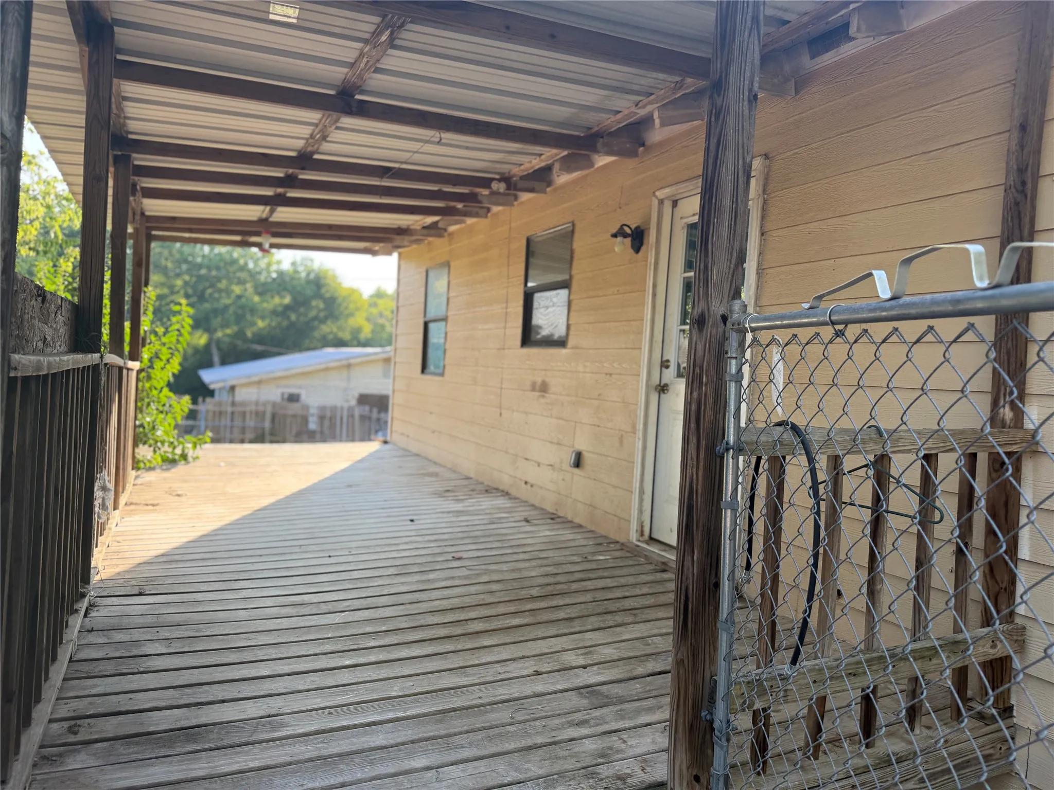 Single Family Residence For Sale in Hill County , 357 Timberline Drive, Whitney, Texas 76692, 3 Bedrooms, 2 Bathrooms, Garage spaces, 1,008 Sqft, built in 2000, Price $75,000, mls#21348660, Real Estate Agent in Whitney, Homes For Sale in Hill county, Homes For Sale in Whitney, Realtor in Whitney Texas, Real Estate Brokerage Independent Realty Texas, Luminita Cordes Realtor