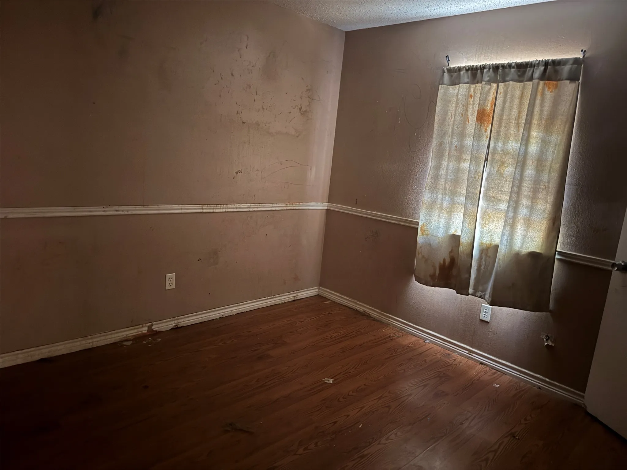 Single Family Residence For Sale in Hill County , 357 Timberline Drive, Whitney, Texas 76692, 3 Bedrooms, 2 Bathrooms, Garage spaces, 1,008 Sqft, built in 2000, Price $75,000, mls#21348660, Real Estate Agent in Whitney, Homes For Sale in Hill county, Homes For Sale in Whitney, Realtor in Whitney Texas, Real Estate Brokerage Independent Realty Texas, Luminita Cordes Realtor