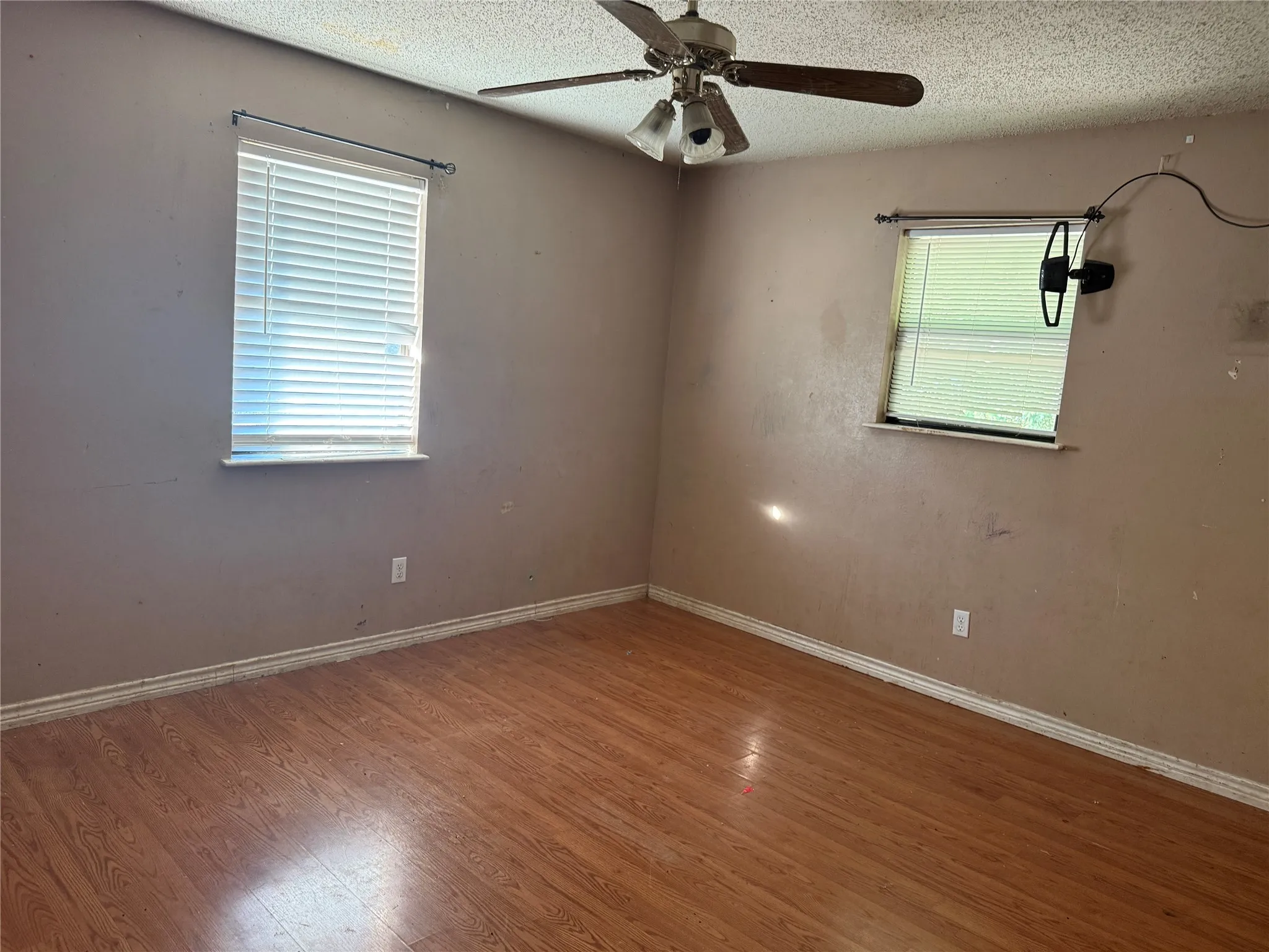 Single Family Residence For Sale in Hill County , 357 Timberline Drive, Whitney, Texas 76692, 3 Bedrooms, 2 Bathrooms, Garage spaces, 1,008 Sqft, built in 2000, Price $75,000, mls#21348660, Real Estate Agent in Whitney, Homes For Sale in Hill county, Homes For Sale in Whitney, Realtor in Whitney Texas, Real Estate Brokerage Independent Realty Texas, Luminita Cordes Realtor