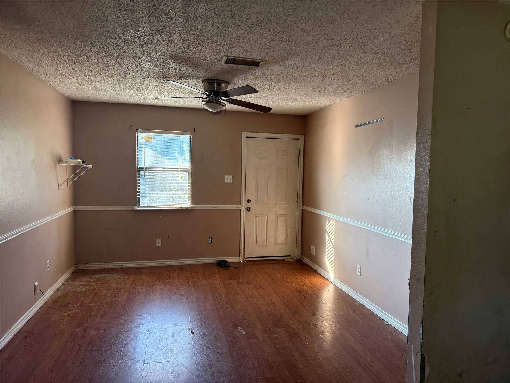 Single Family Residence For Sale in Hill County , 357 Timberline Drive, Whitney, Texas 76692, 3 Bedrooms, 2 Bathrooms, Garage spaces, 1,008 Sqft, built in 2000, Price $75,000, mls#21348660, Real Estate Agent in Whitney, Homes For Sale in Hill county, Homes For Sale in Whitney, Realtor in Whitney Texas, Real Estate Brokerage Independent Realty Texas, Luminita Cordes Realtor