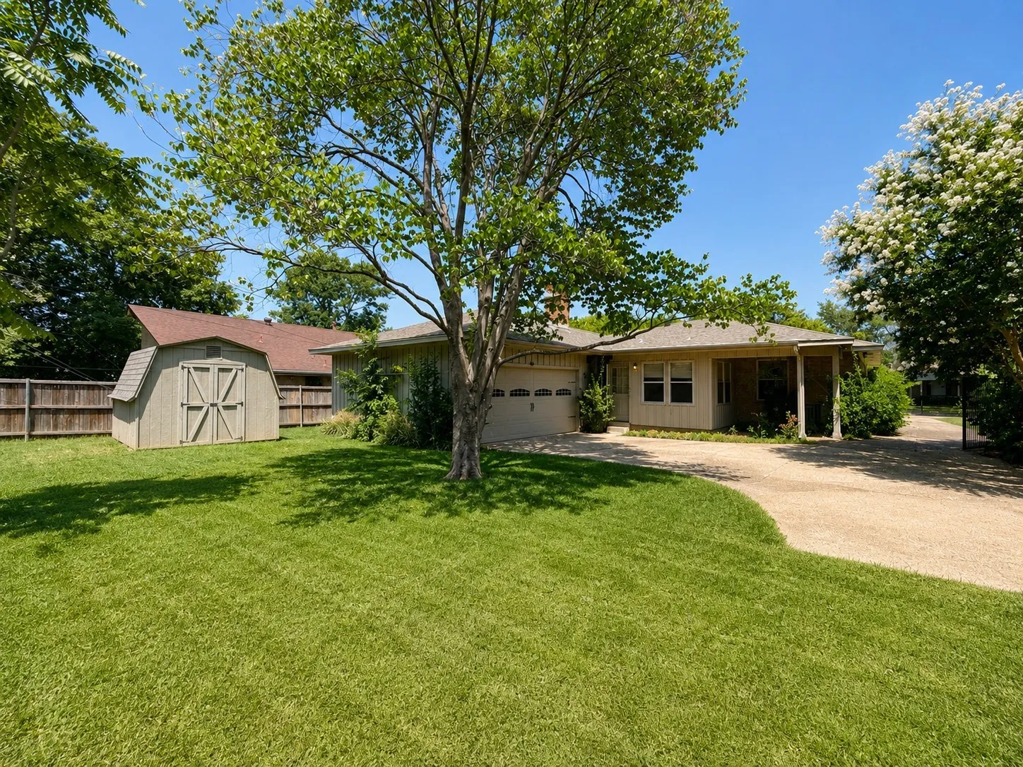 Single Family Residence For Sale in Dallas County , 13630 Willow Bend Road, Dallas, Texas 75240, 3 Bedroom, 2 Bathroom, 2 Garage spaces, 1,646 Sqft, built in 1965, mls#21341745, Real Estate Agent in Dallas, Homes For Sale in Dallas county, Homes For Sale in Dallas, Realtor in Dallas Texas, Real Estate Brokerage Independent Realty Texas, Luminita Cordes Realtor
