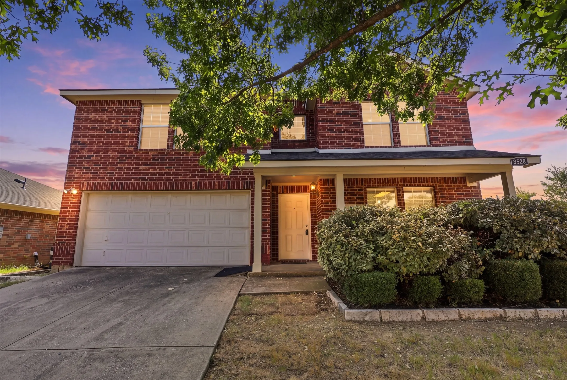 Single Family Residence For Sale in Dallas County , 3528 KIMBERLY Lane, Balch Springs, Texas 75180, 4 Bedroom, 3 Bathroom, 2 Garage spaces, 2,411 Sqft, built in 2007, mls#21345428, Real Estate Agent in Balch Springs, Homes For Sale in Dallas county, Homes For Sale in Balch Springs, Realtor in Balch Springs Texas, Real Estate Brokerage Independent Realty Texas, Luminita Cordes Realtor