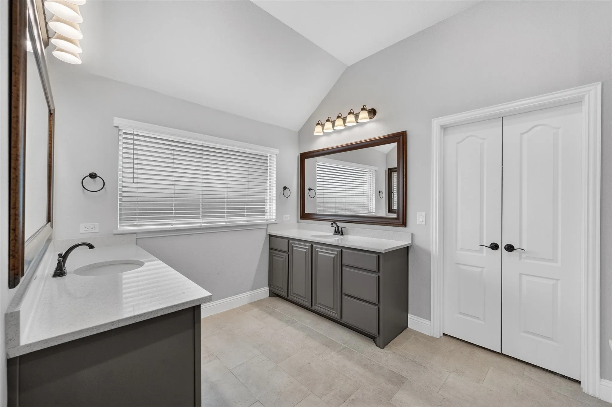 Single Family Residence For Sale in Ellis County , 644 Winters Drive, Waxahachie, Texas 75165, 4 Bedrooms, 3 Bathrooms, 2 Garage spaces, 2,458 Sqft, built in 2022, Price $470,000, mls#21348649, Real Estate Agent in Waxahachie, Homes For Sale in Ellis county, Homes For Sale in Waxahachie, Realtor in Waxahachie Texas, Real Estate Brokerage Independent Realty Texas, Luminita Cordes Realtor