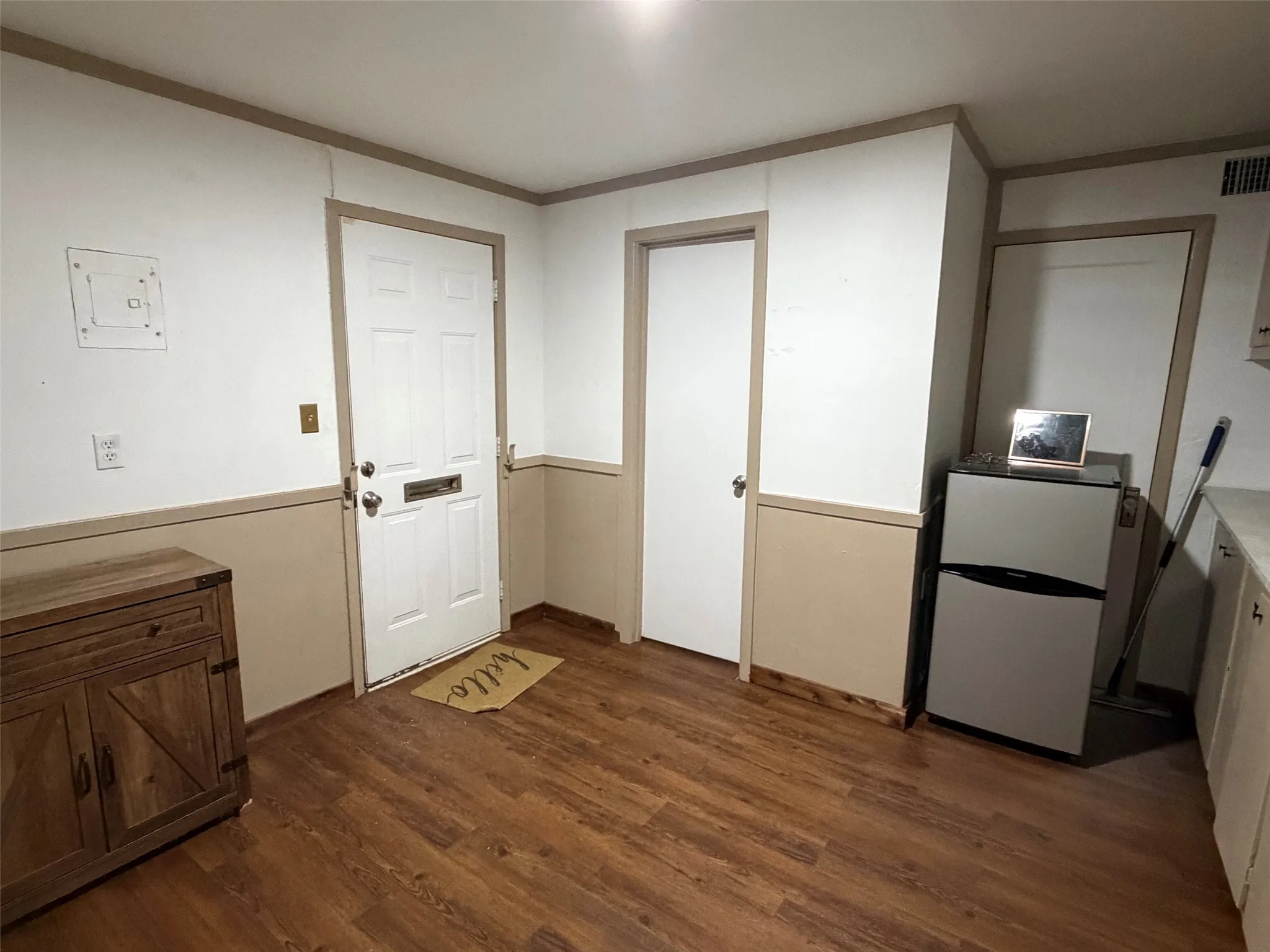 Business For Rent in Hood County , 417 W Pearl Street, Granbury, Texas 76048, 0, 0, Garage spaces, 0 Sqft, built in 1958, mls#21343580, Real Estate Agent in Granbury, Homes For Rent in Hood county, Homes For Rent in Granbury, Realtor in Granbury Texas, Real Estate Brokerage Independent Realty Texas, Luminita Cordes Realtor