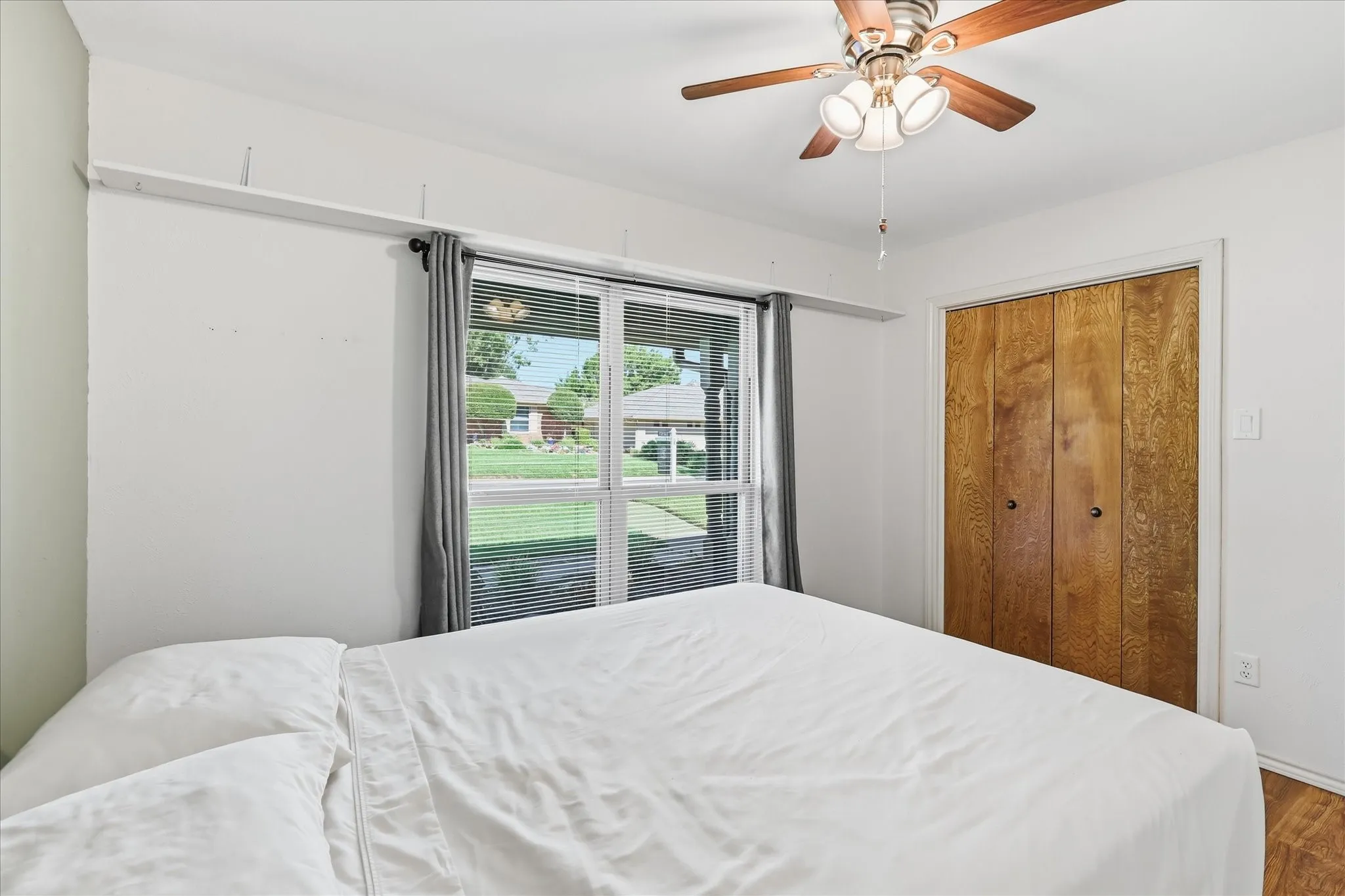 Single Family Residence For Sale in Tarrant County , 2509 Radcliffe Drive, Arlington, Texas 76012, 4 Bedroom, 3 Bathroom, 2 Garage spaces, 2,225 Sqft, built in 1977, mls#21343131, Real Estate Agent in Arlington, Homes For Sale in Tarrant county, Homes For Sale in Arlington, Realtor in Arlington Texas, Real Estate Brokerage Independent Realty Texas, Luminita Cordes Realtor
