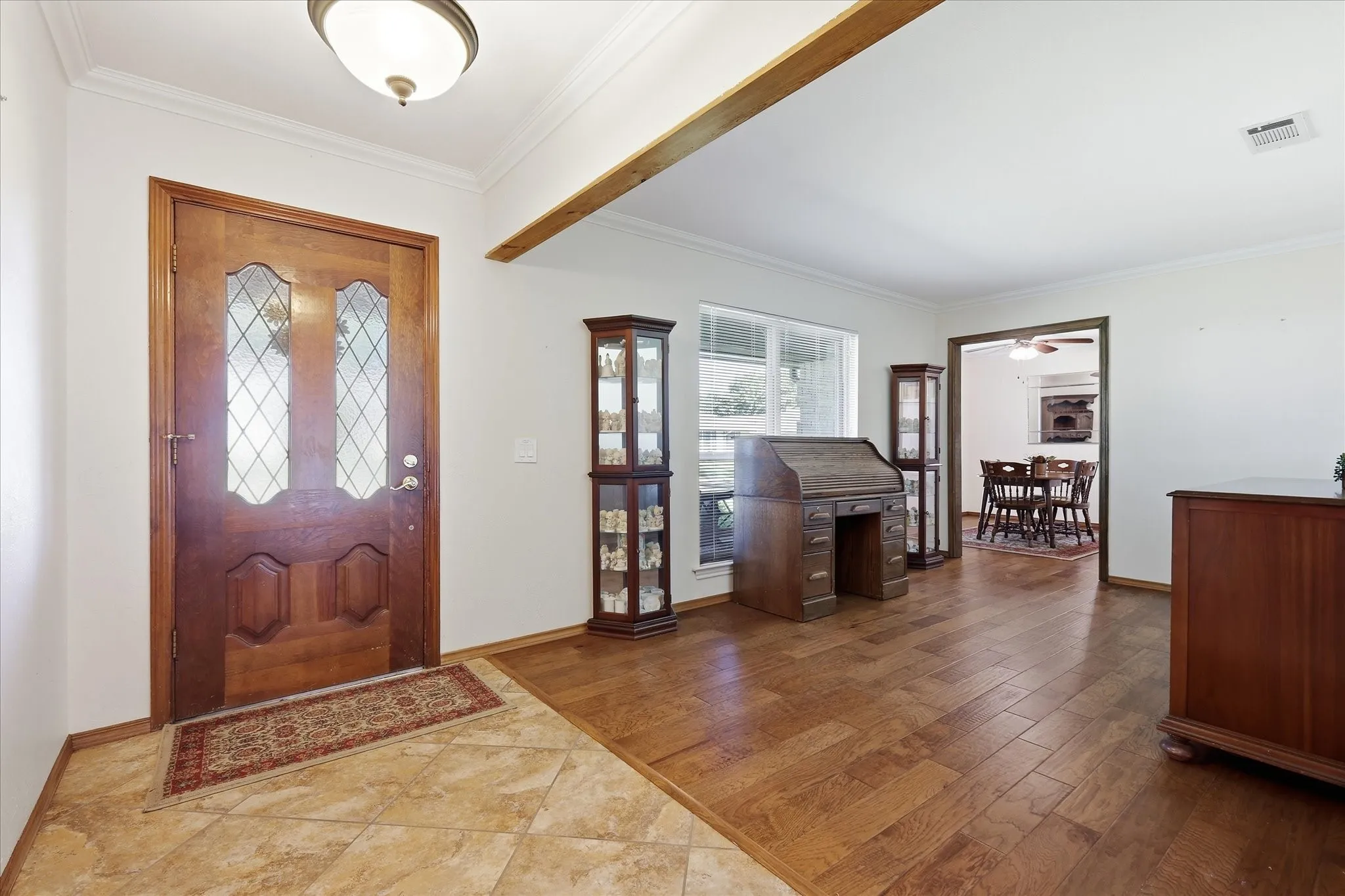 Single Family Residence For Sale in Tarrant County , 2509 Radcliffe Drive, Arlington, Texas 76012, 4 Bedroom, 3 Bathroom, 2 Garage spaces, 2,225 Sqft, built in 1977, mls#21343131, Real Estate Agent in Arlington, Homes For Sale in Tarrant county, Homes For Sale in Arlington, Realtor in Arlington Texas, Real Estate Brokerage Independent Realty Texas, Luminita Cordes Realtor