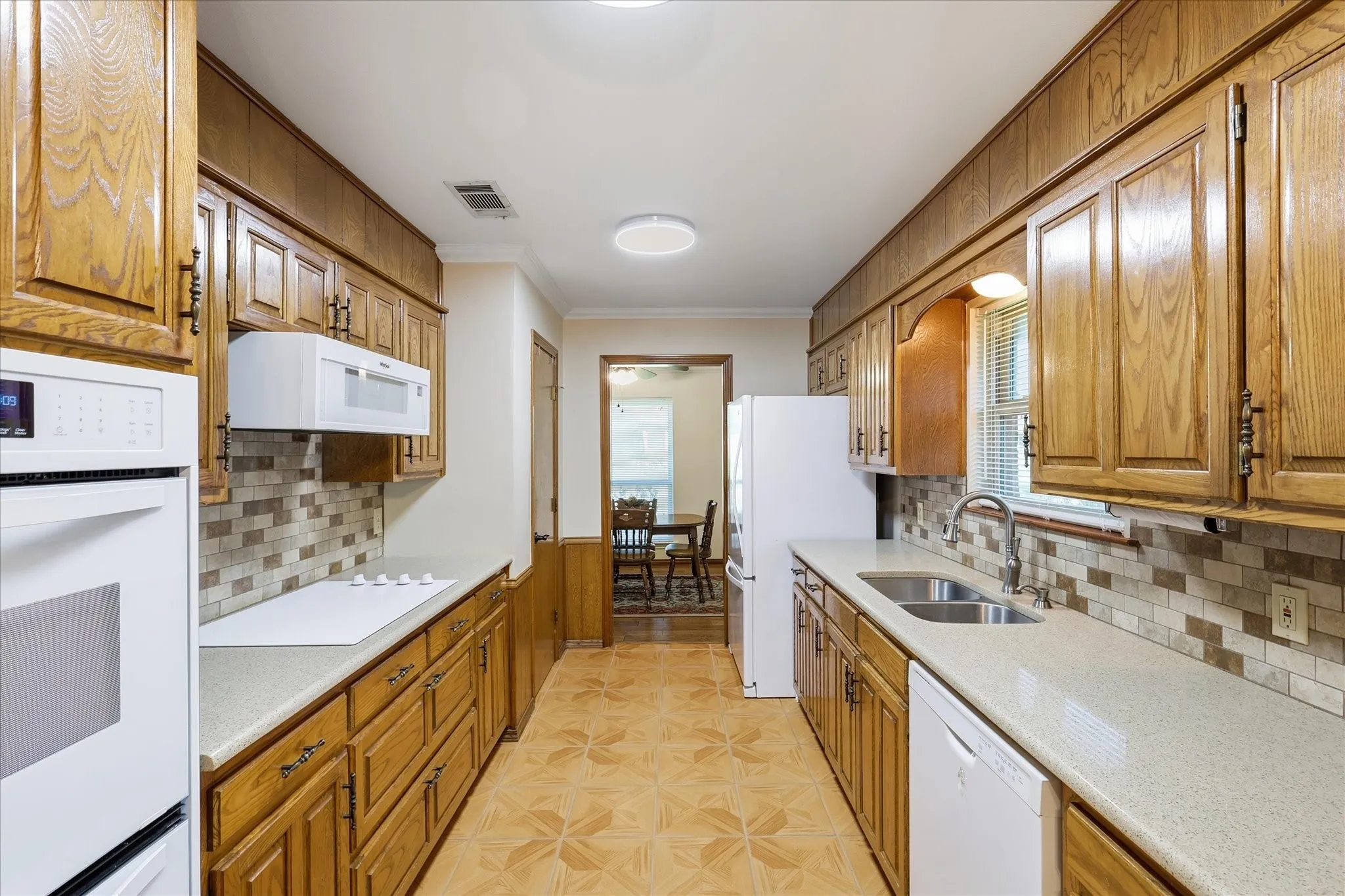 Single Family Residence For Sale in Tarrant County , 2509 Radcliffe Drive, Arlington, Texas 76012, 4 Bedroom, 3 Bathroom, 2 Garage spaces, 2,225 Sqft, built in 1977, mls#21343131, Real Estate Agent in Arlington, Homes For Sale in Tarrant county, Homes For Sale in Arlington, Realtor in Arlington Texas, Real Estate Brokerage Independent Realty Texas, Luminita Cordes Realtor