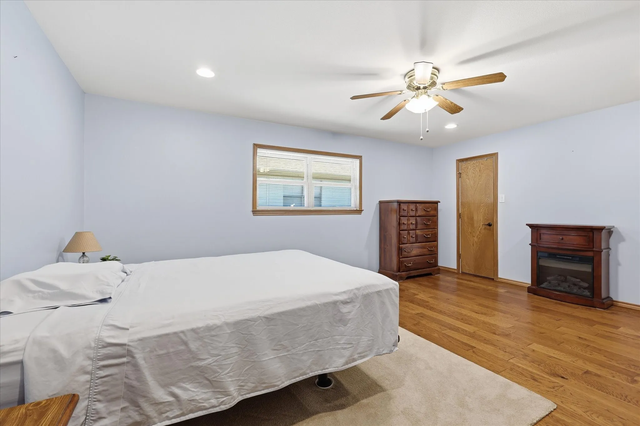 Single Family Residence For Sale in Tarrant County , 2509 Radcliffe Drive, Arlington, Texas 76012, 4 Bedroom, 3 Bathroom, 2 Garage spaces, 2,225 Sqft, built in 1977, mls#21343131, Real Estate Agent in Arlington, Homes For Sale in Tarrant county, Homes For Sale in Arlington, Realtor in Arlington Texas, Real Estate Brokerage Independent Realty Texas, Luminita Cordes Realtor
