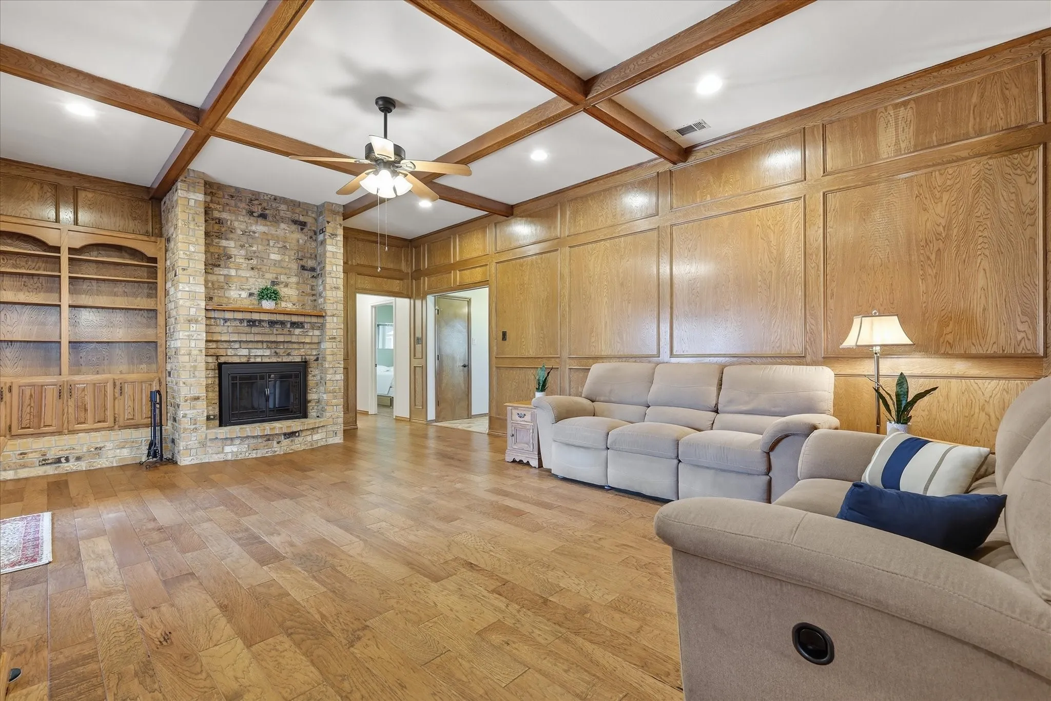 Single Family Residence For Sale in Tarrant County , 2509 Radcliffe Drive, Arlington, Texas 76012, 4 Bedroom, 3 Bathroom, 2 Garage spaces, 2,225 Sqft, built in 1977, mls#21343131, Real Estate Agent in Arlington, Homes For Sale in Tarrant county, Homes For Sale in Arlington, Realtor in Arlington Texas, Real Estate Brokerage Independent Realty Texas, Luminita Cordes Realtor