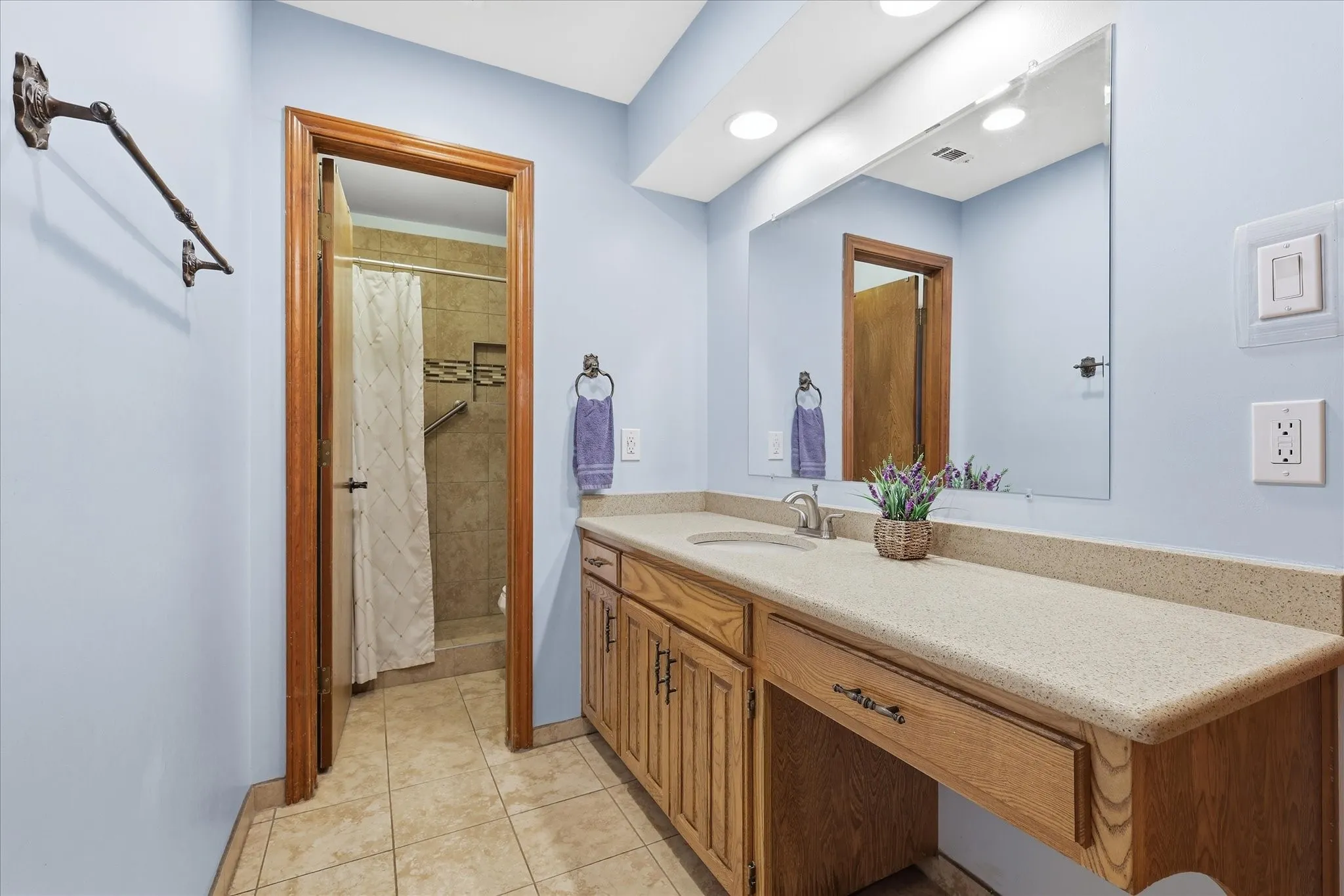Single Family Residence For Sale in Tarrant County , 2509 Radcliffe Drive, Arlington, Texas 76012, 4 Bedroom, 3 Bathroom, 2 Garage spaces, 2,225 Sqft, built in 1977, mls#21343131, Real Estate Agent in Arlington, Homes For Sale in Tarrant county, Homes For Sale in Arlington, Realtor in Arlington Texas, Real Estate Brokerage Independent Realty Texas, Luminita Cordes Realtor